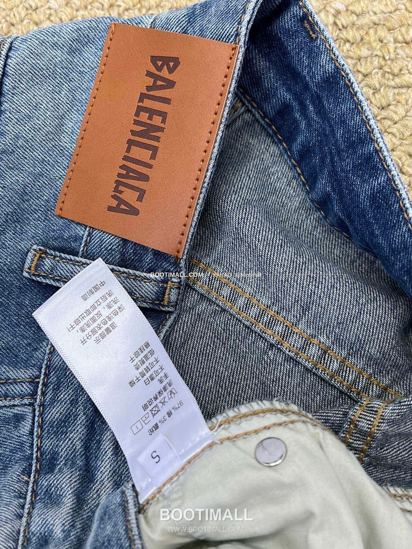 발렌시아가 2026SS 코튼 그래피티 워싱 와이드 커브드 데님 팬츠 Balenciaga 2026 SS Cotton Graffiti Washed Wide Curved Denim Pants 7