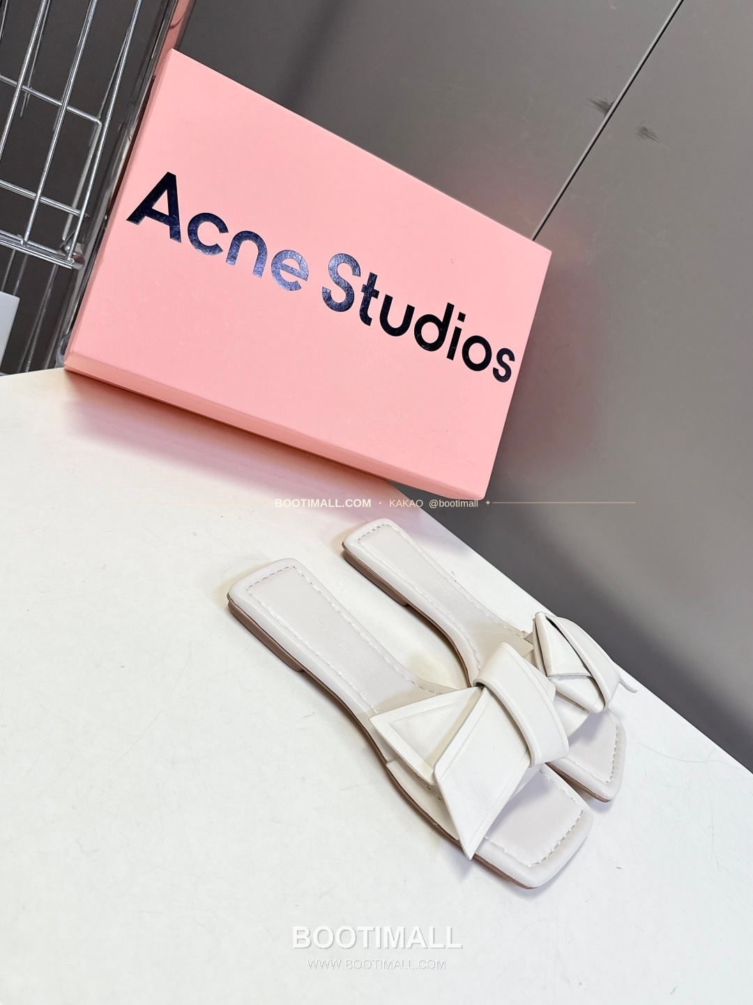 아크네스튜디오 레더 보우 스트랩 스퀘어토 플랫 슬리퍼 Acne Studios Leather Bow Strap Square Toe Flat Sandals 2