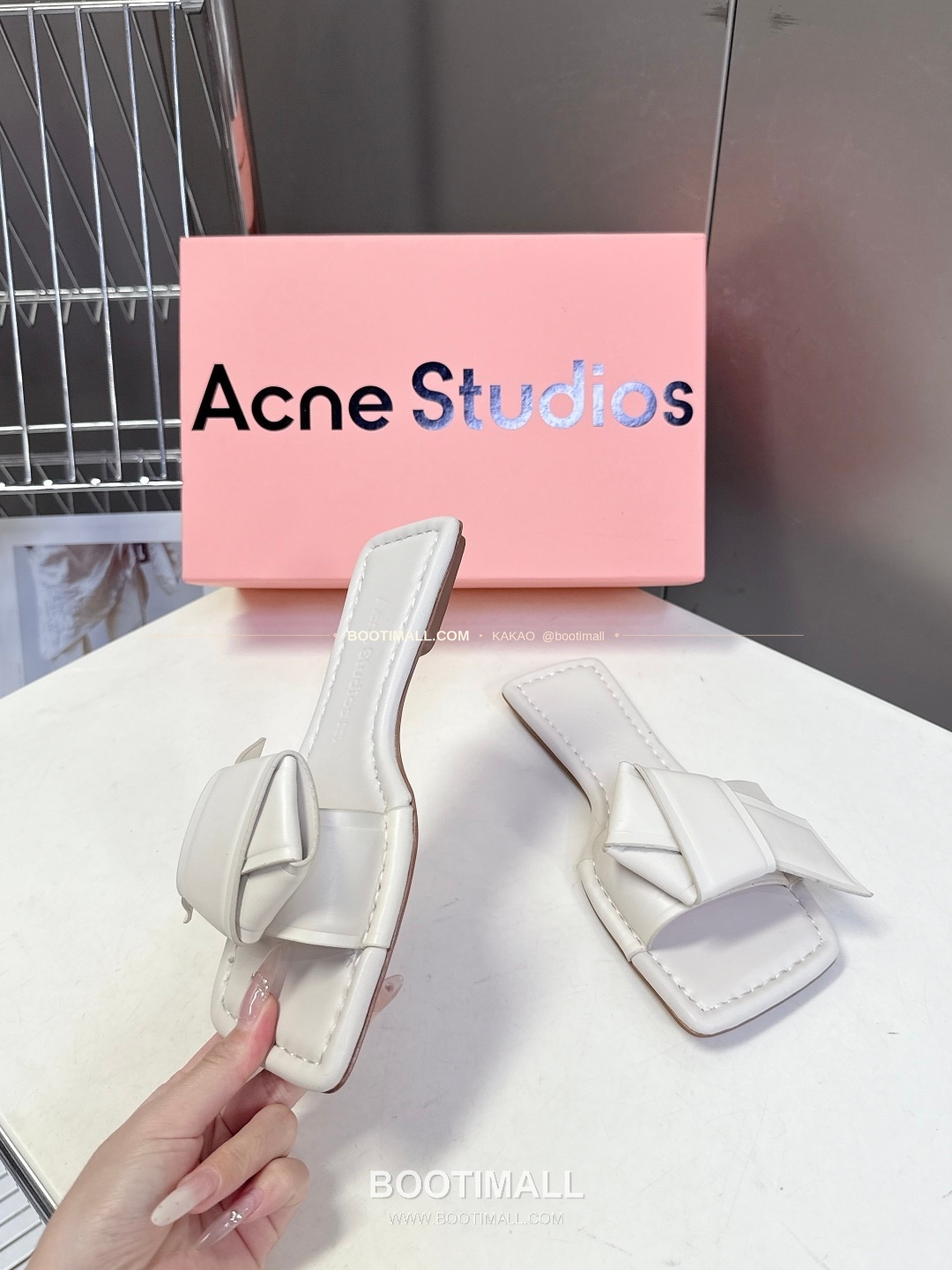 아크네스튜디오 레더 보우 스트랩 스퀘어토 플랫 슬리퍼 Acne Studios Leather Bow Strap Square Toe Flat Sandals 4