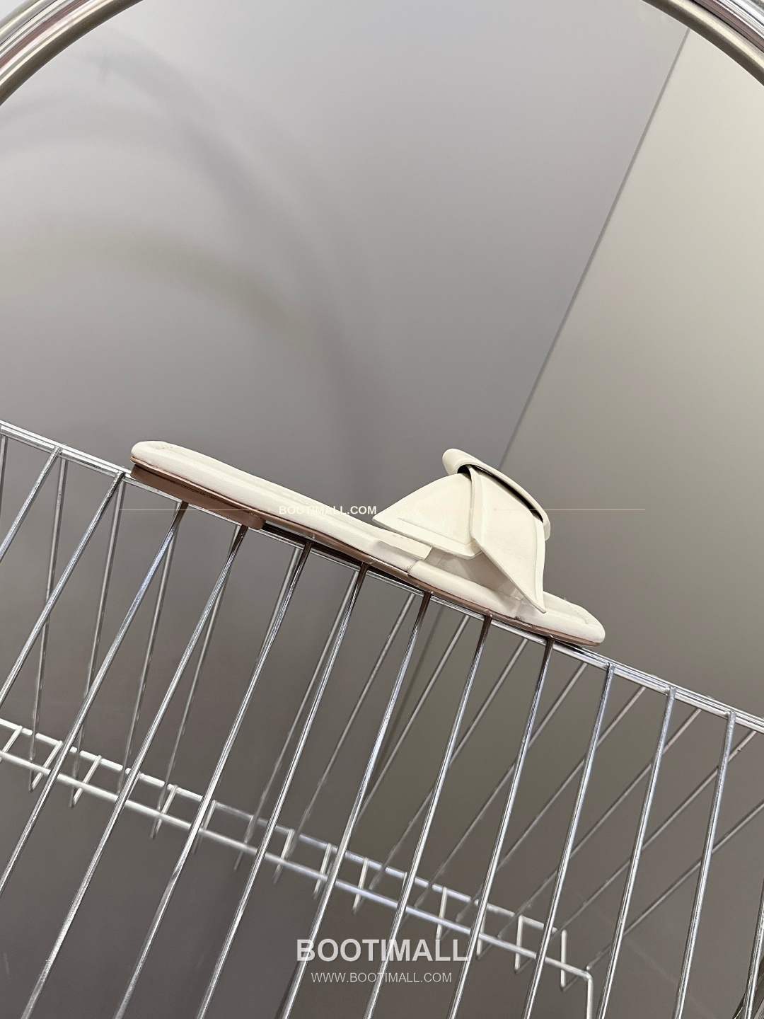 아크네스튜디오 레더 보우 스트랩 스퀘어토 플랫 슬리퍼 Acne Studios Leather Bow Strap Square Toe Flat Sandals 5