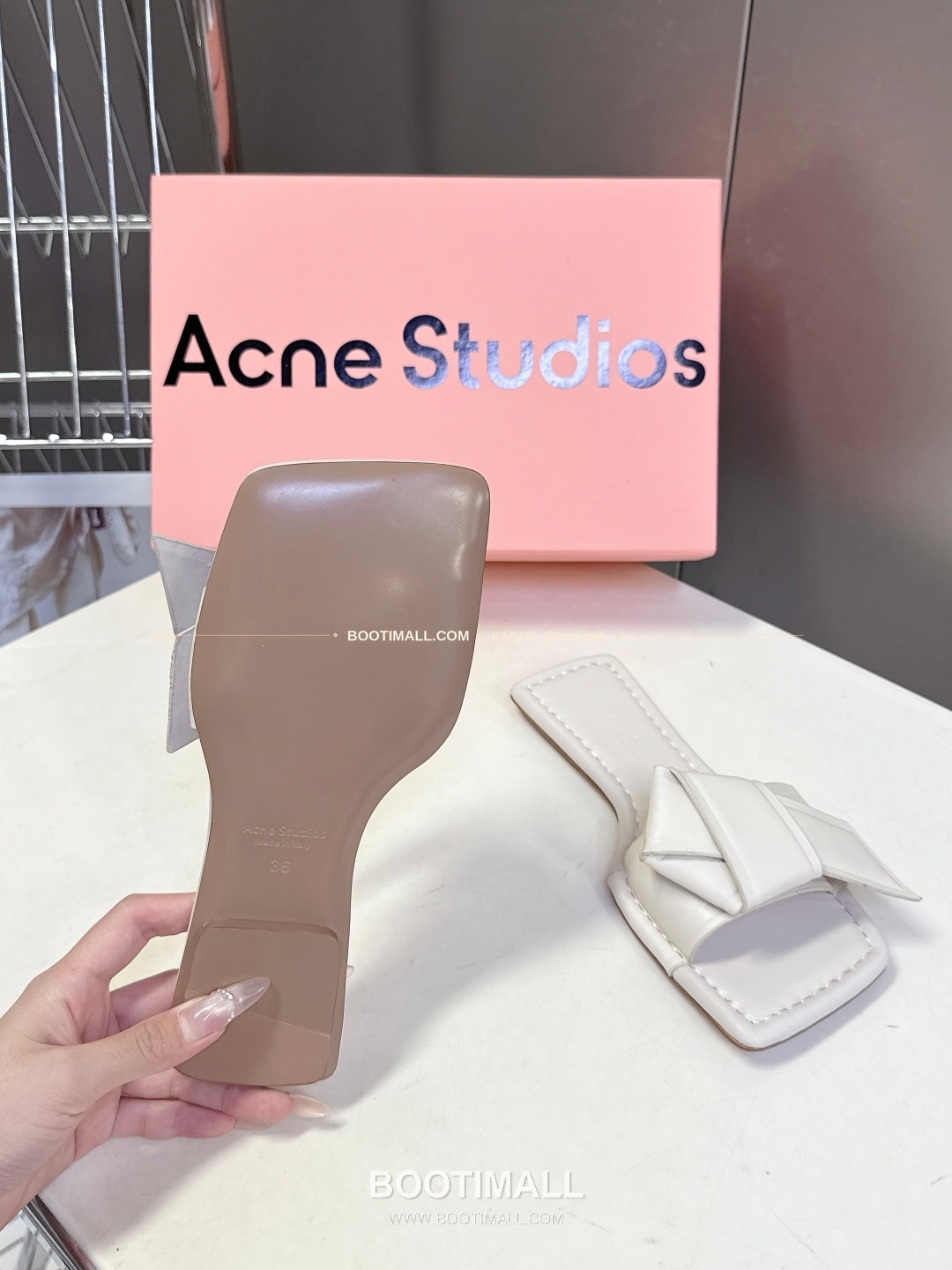 아크네스튜디오 레더 보우 스트랩 스퀘어토 플랫 슬리퍼 Acne Studios Leather Bow Strap Square Toe Flat Sandals 9