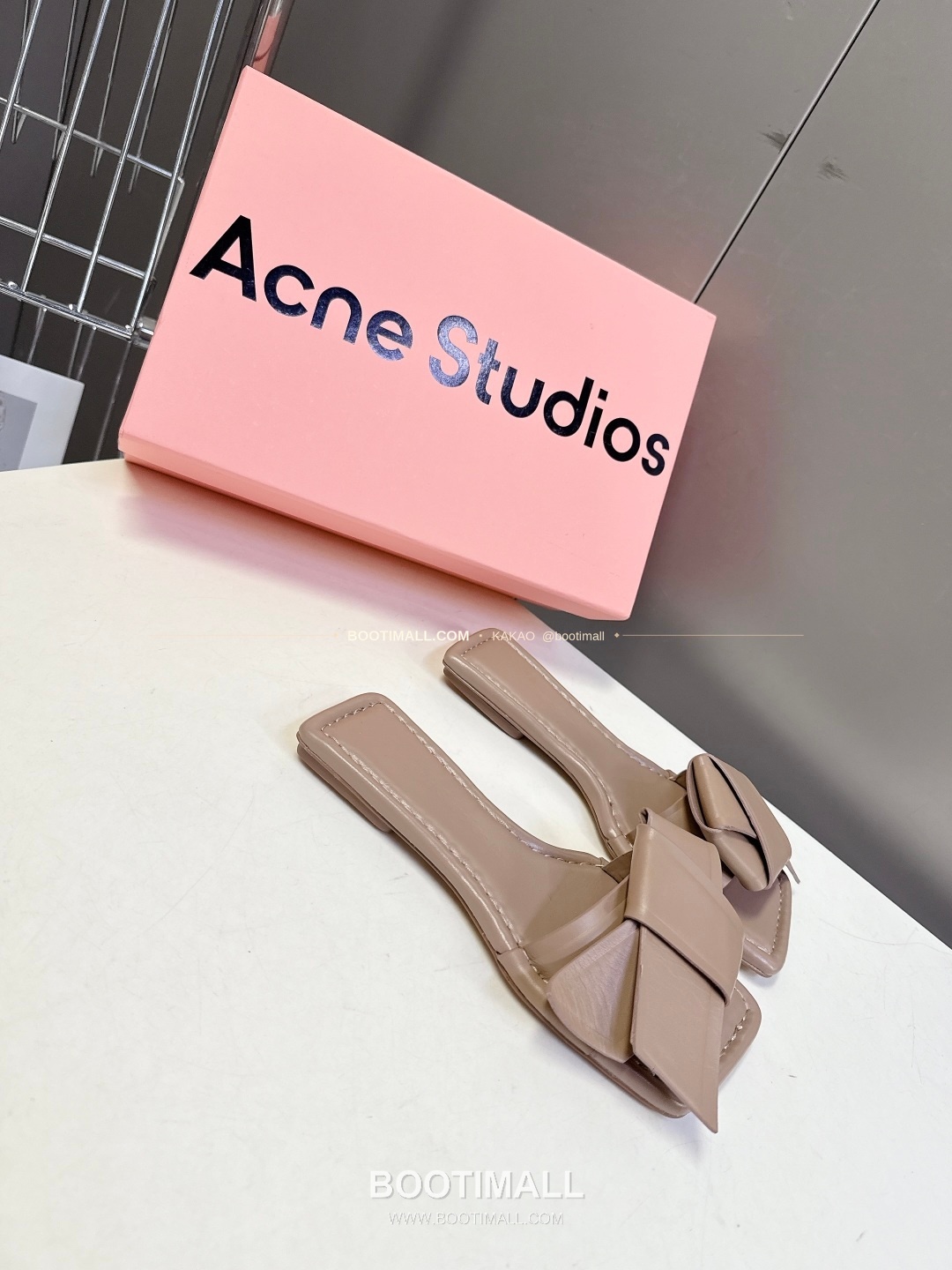 아크네스튜디오 레더 보우 스트랩 스퀘어토 플랫 슬리퍼 Acne Studios Leather Bow Strap Square Toe Flat Sandals 2