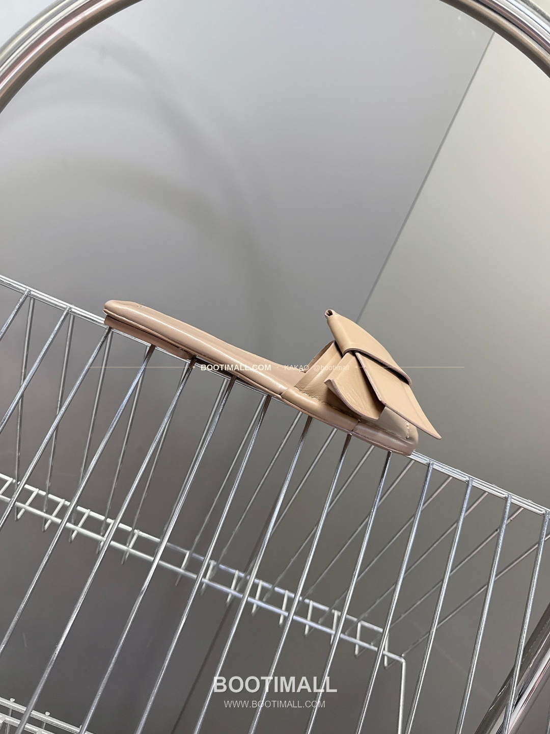 아크네스튜디오 레더 보우 스트랩 스퀘어토 플랫 슬리퍼 Acne Studios Leather Bow Strap Square Toe Flat Sandals 5