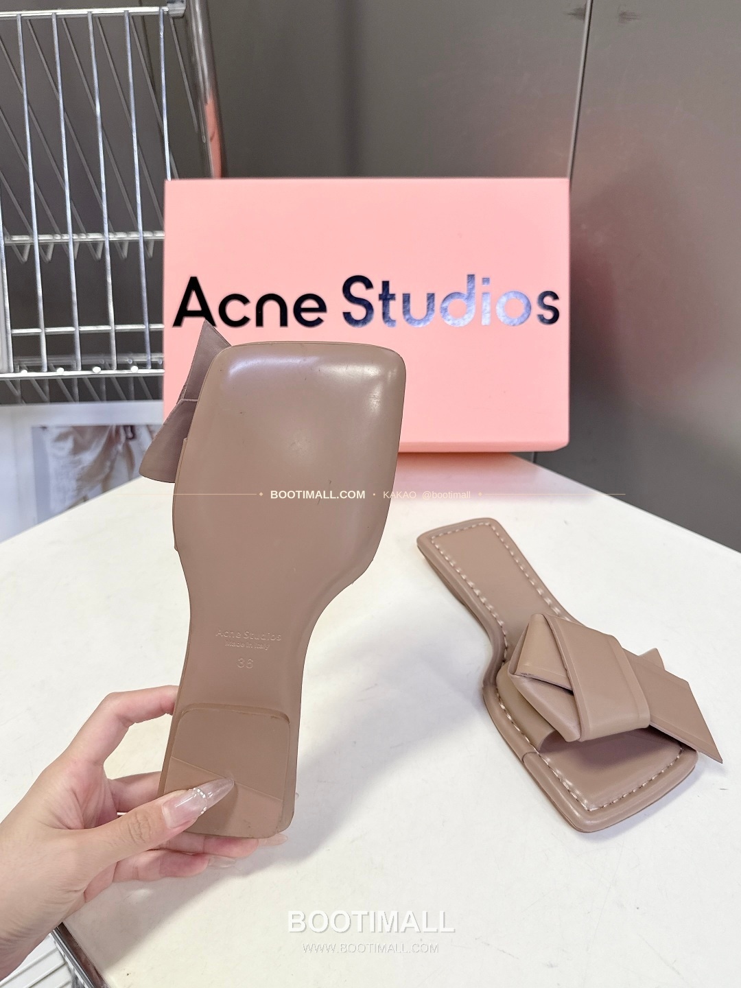아크네스튜디오 레더 보우 스트랩 스퀘어토 플랫 슬리퍼 Acne Studios Leather Bow Strap Square Toe Flat Sandals 9