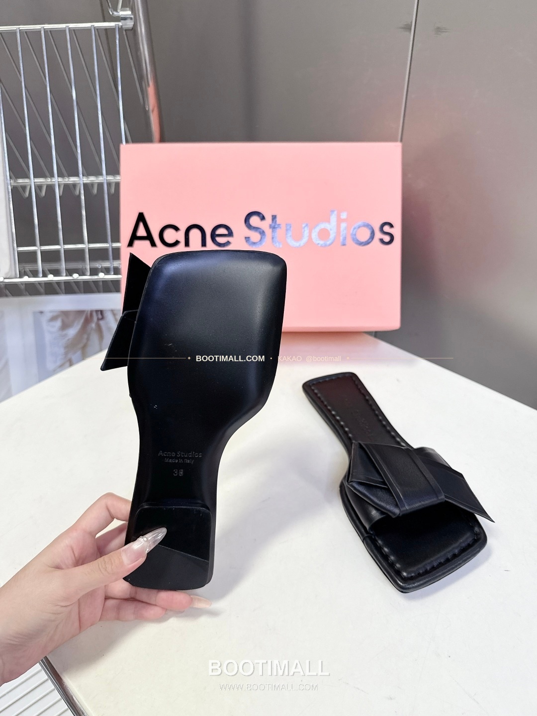 아크네스튜디오 레더 보우 스트랩 스퀘어토 플랫 슬리퍼 Acne Studios Leather Bow Strap Square Toe Flat Sandals 9