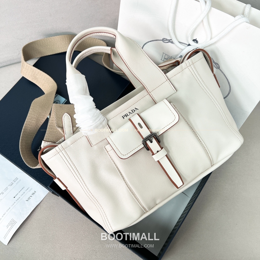 프라다 2026 Route 레더 로고 화이트 토트백 Prada 2026 Route Leather Logo White Tote Bag 1BG660 28cm 1