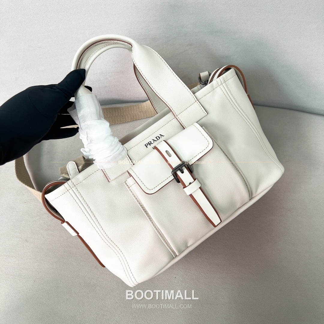 프라다 2026 Route 레더 로고 화이트 토트백 Prada 2026 Route Leather Logo White Tote Bag 1BG660 28cm 2