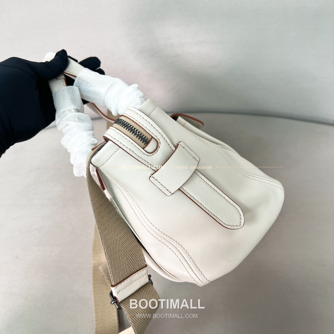 프라다 2026 Route 레더 로고 화이트 토트백 Prada 2026 Route Leather Logo White Tote Bag 1BG660 28cm 3