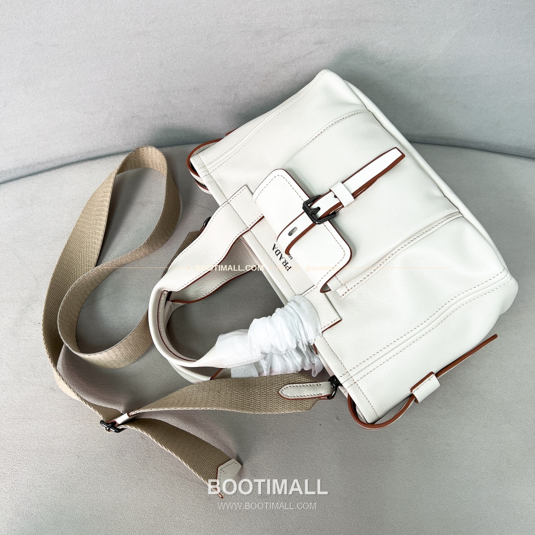 프라다 2026 Route 레더 로고 화이트 토트백 Prada 2026 Route Leather Logo White Tote Bag 1BG660 28cm 5