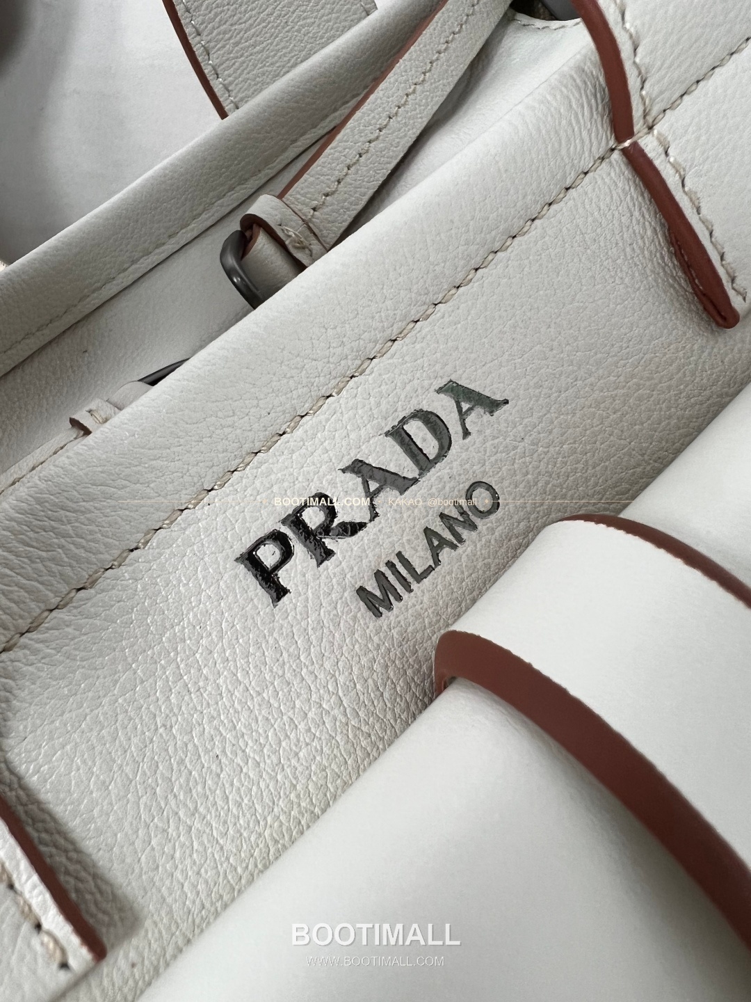 프라다 2026 Route 레더 로고 화이트 토트백 Prada 2026 Route Leather Logo White Tote Bag 1BG660 28cm 6