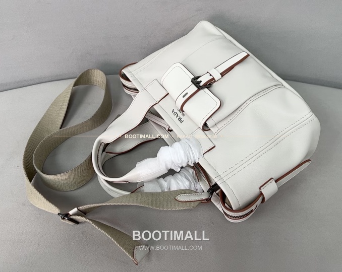 프라다 2026 Route 레더 로고 화이트 토트백 Prada 2026 Route Leather Logo White Tote Bag 1BG660 28cm 10