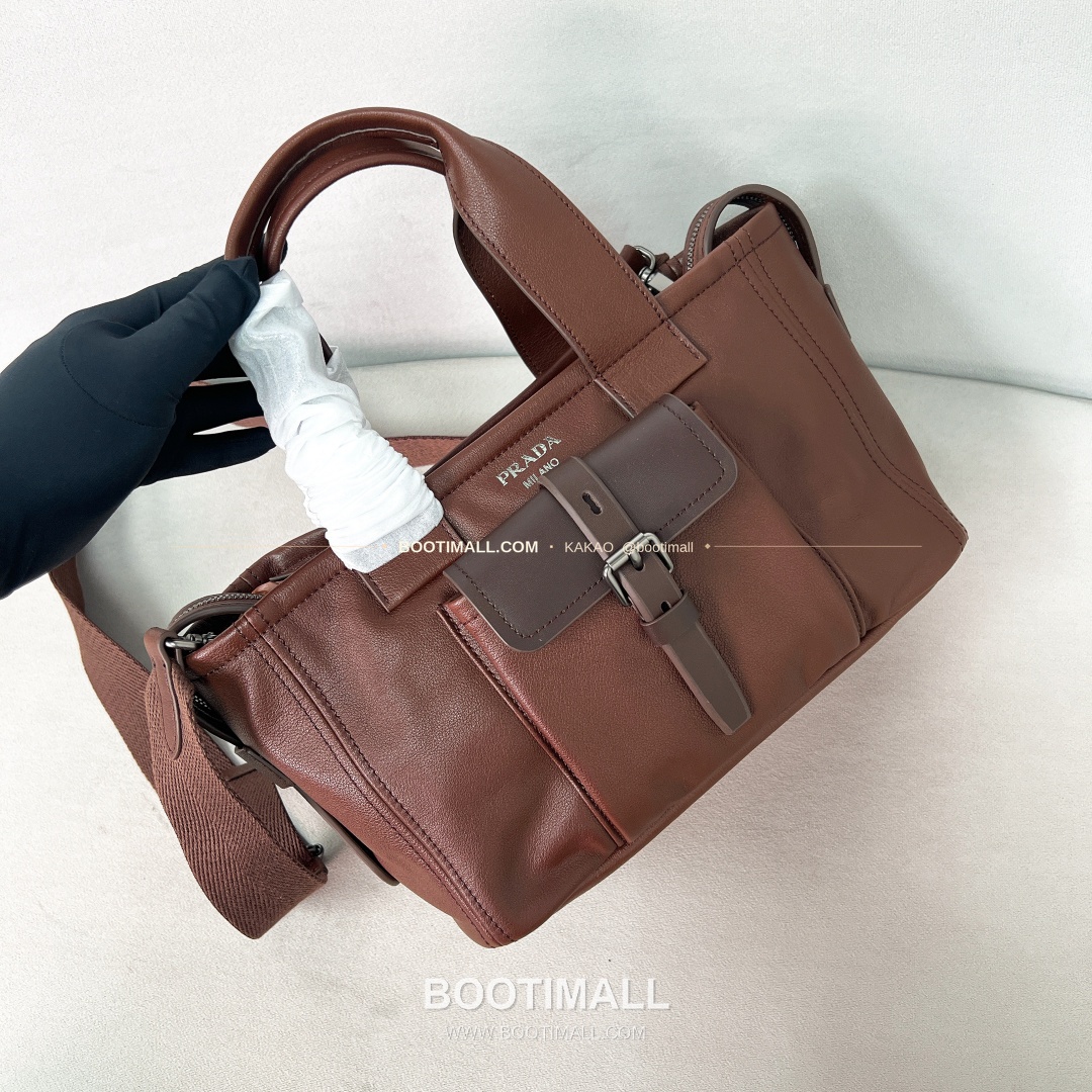 프라다 2026 Route 레더 로고 브라운 토트백 Prada 2026 Route Leather Logo White Tote Bag 1BG660 28cm 2