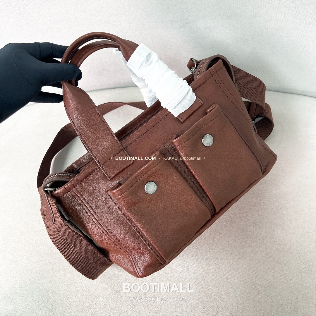 프라다 2026 Route 레더 로고 브라운 토트백 Prada 2026 Route Leather Logo White Tote Bag 1BG660 28cm 4
