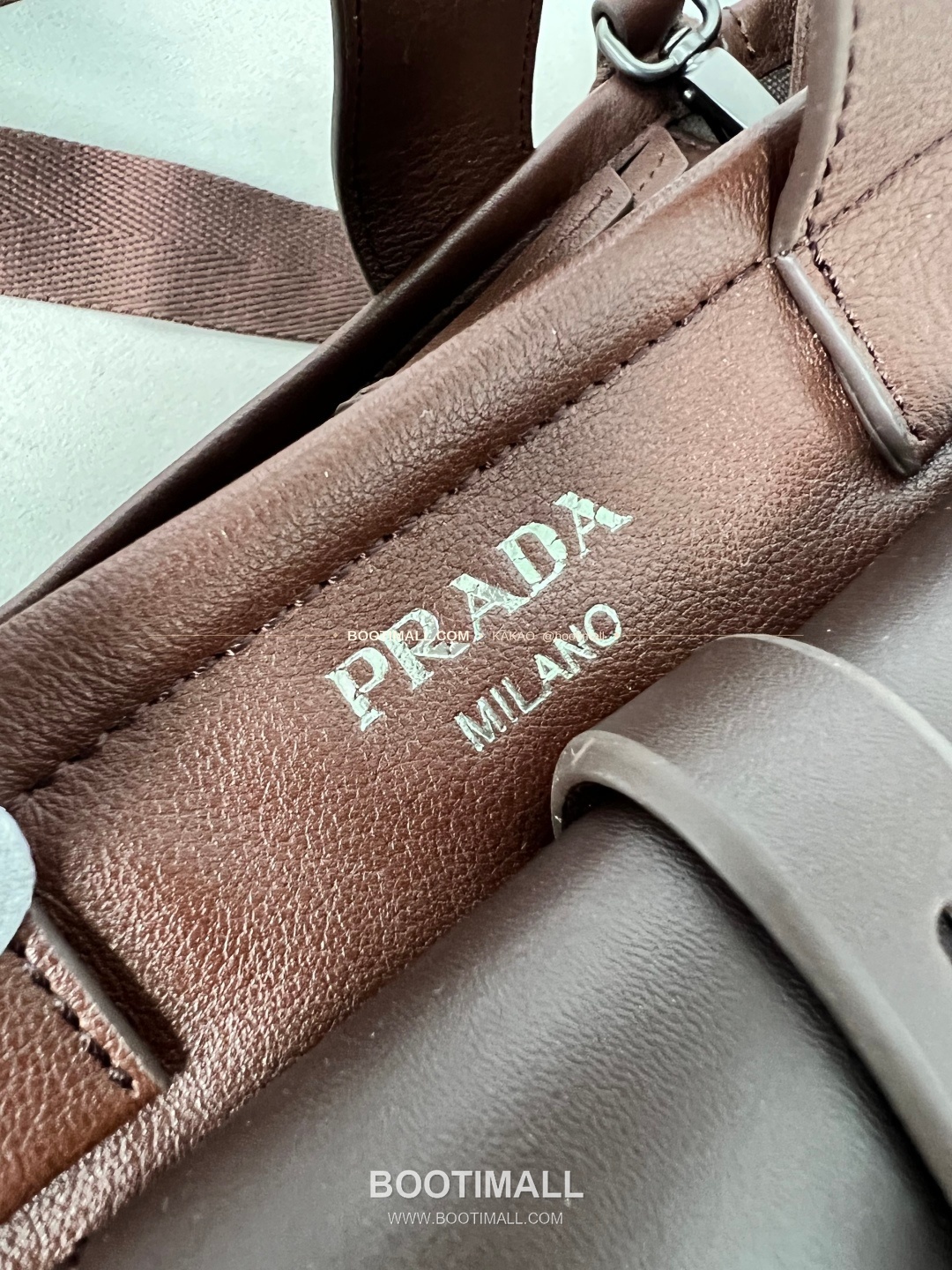 프라다 2026 Route 레더 로고 브라운 토트백 Prada 2026 Route Leather Logo White Tote Bag 1BG660 28cm 6