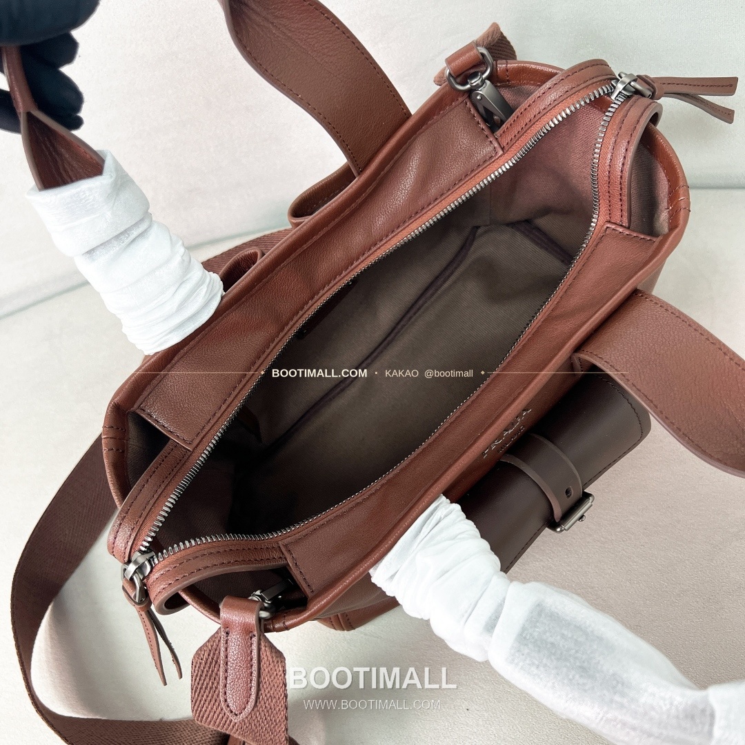 프라다 2026 Route 레더 로고 브라운 토트백 Prada 2026 Route Leather Logo White Tote Bag 1BG660 28cm 8