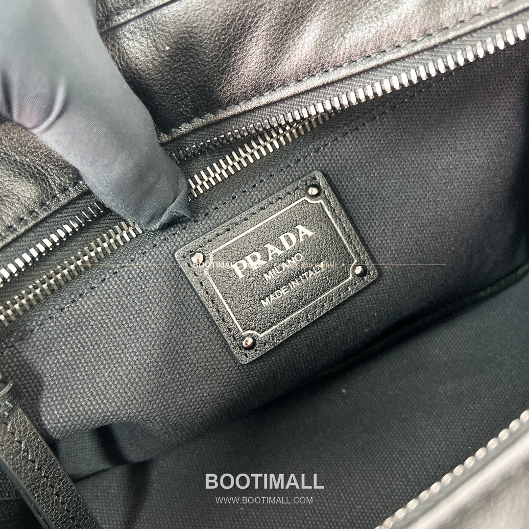 프라다 2026 Route 레더 로고 블랙 토트백 Prada 2026 Route Leather Logo White Tote Bag 1BG660 28cm 9