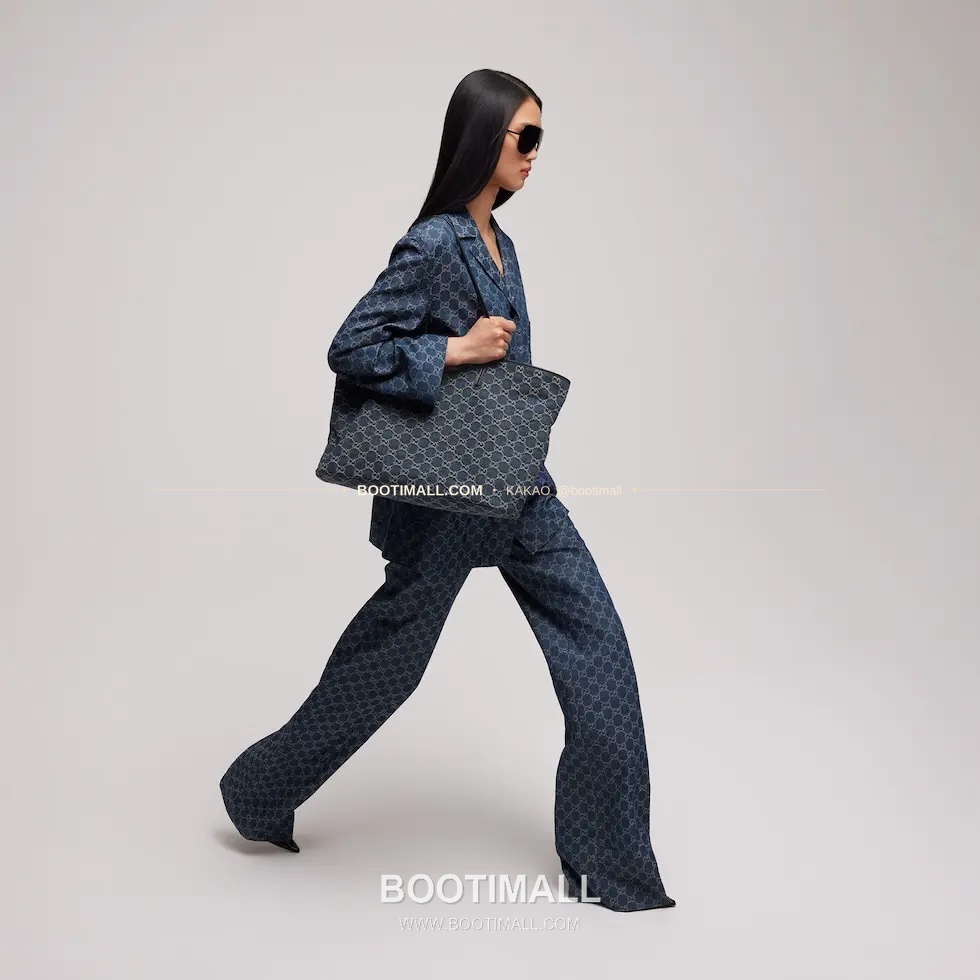 구찌 Generation GG 데님 로고 플라크 토트백 Gucci Generation GG Denim Logo Plaque Tote Bag 875236 25cm 2