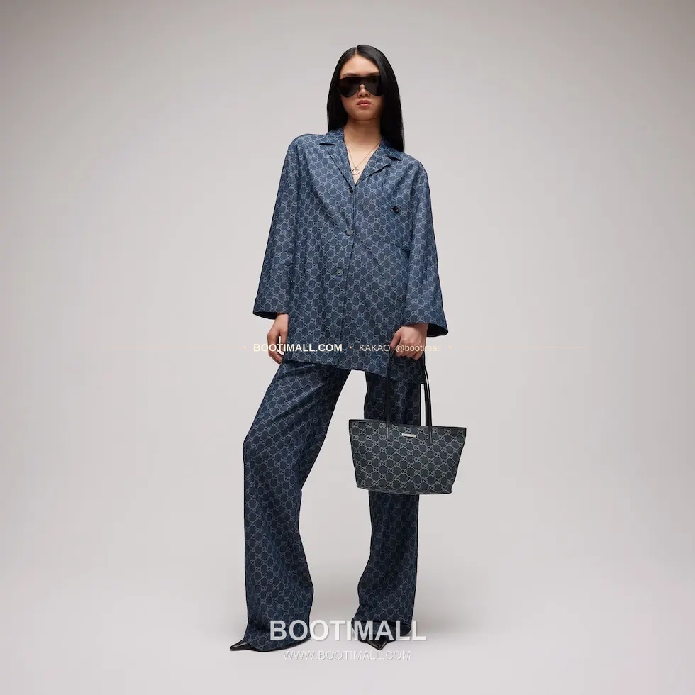 구찌 Generation GG 데님 로고 플라크 토트백 Gucci Generation GG Denim Logo Plaque Tote Bag 875236 25cm 12