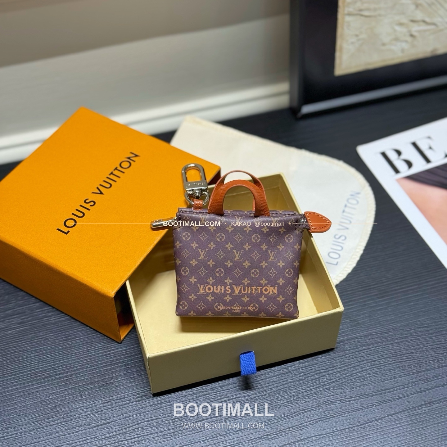 루이비통 Mini Shopper 레더 로고 체인 참 Louis Vuitton Mini Shopper Leather Logo Chain Charm M02699 9cm 1