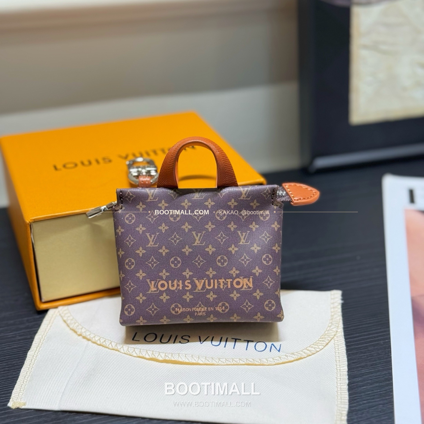 루이비통 Mini Shopper 레더 로고 체인 참 Louis Vuitton Mini Shopper Leather Logo Chain Charm M02699 9cm 2