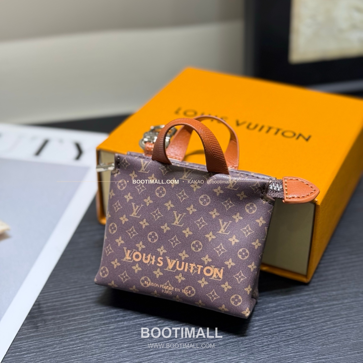 루이비통 Mini Shopper 레더 로고 체인 참 Louis Vuitton Mini Shopper Leather Logo Chain Charm M02699 9cm 3