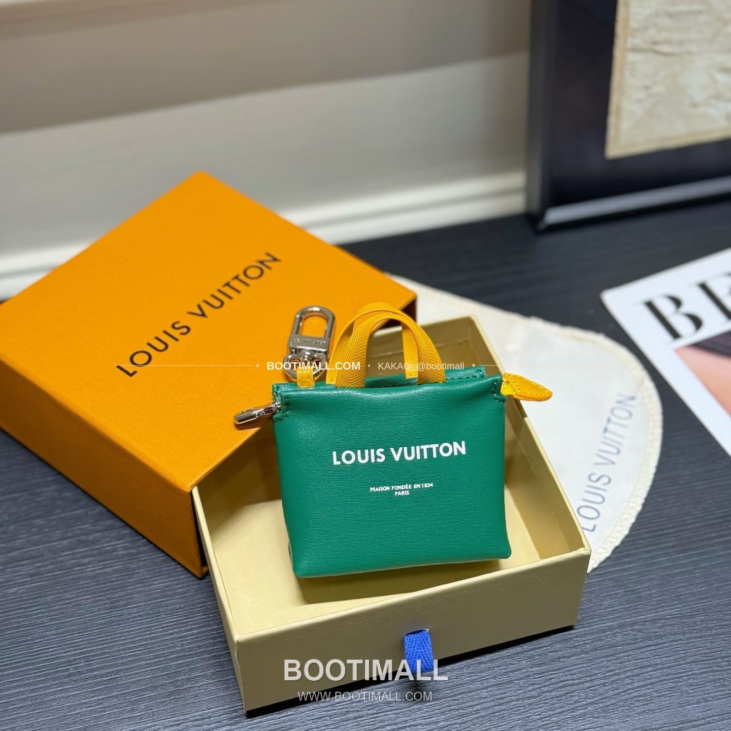 루이비통 Mini Shopper 레더 로고 체인 참 Louis Vuitton Mini Shopper Leather Logo Chain Charm M02699 9cm 2