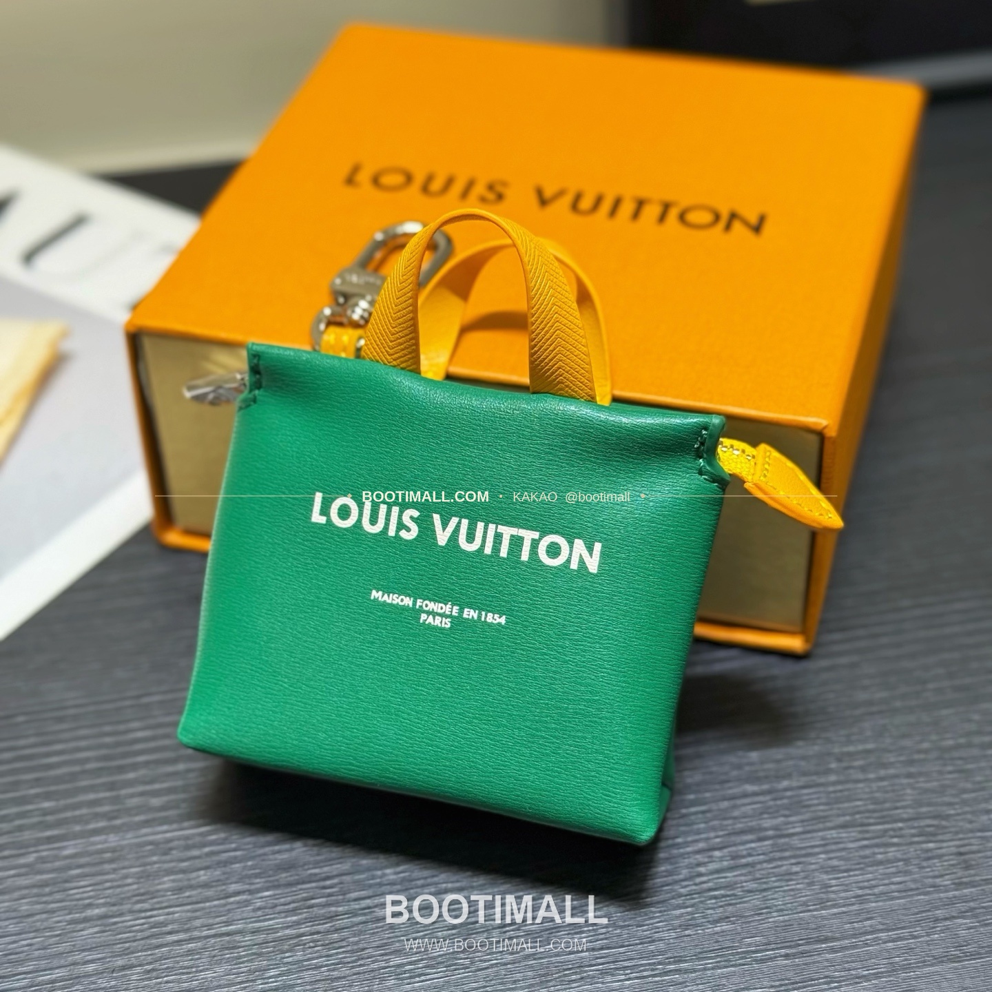 루이비통 Mini Shopper 레더 로고 체인 참 Louis Vuitton Mini Shopper Leather Logo Chain Charm M02699 9cm 3