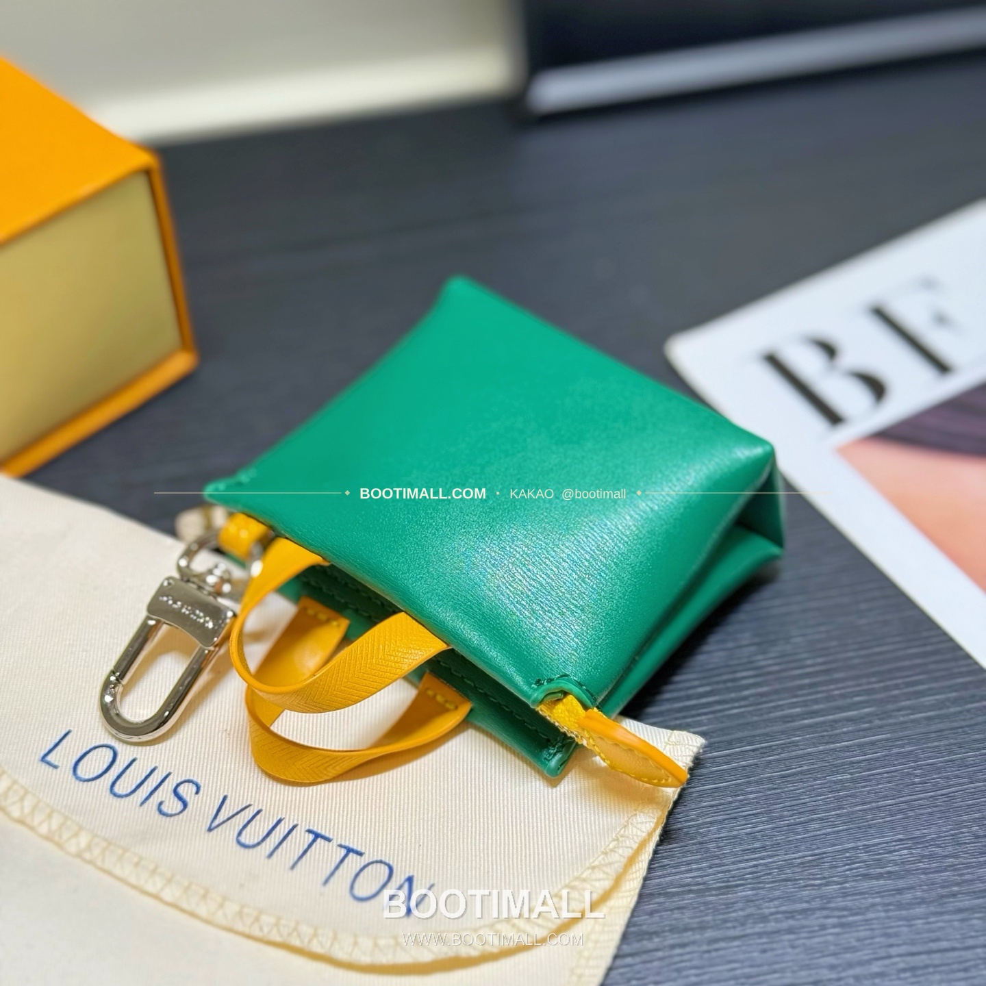 루이비통 Mini Shopper 레더 로고 체인 참 Louis Vuitton Mini Shopper Leather Logo Chain Charm M02699 9cm 5