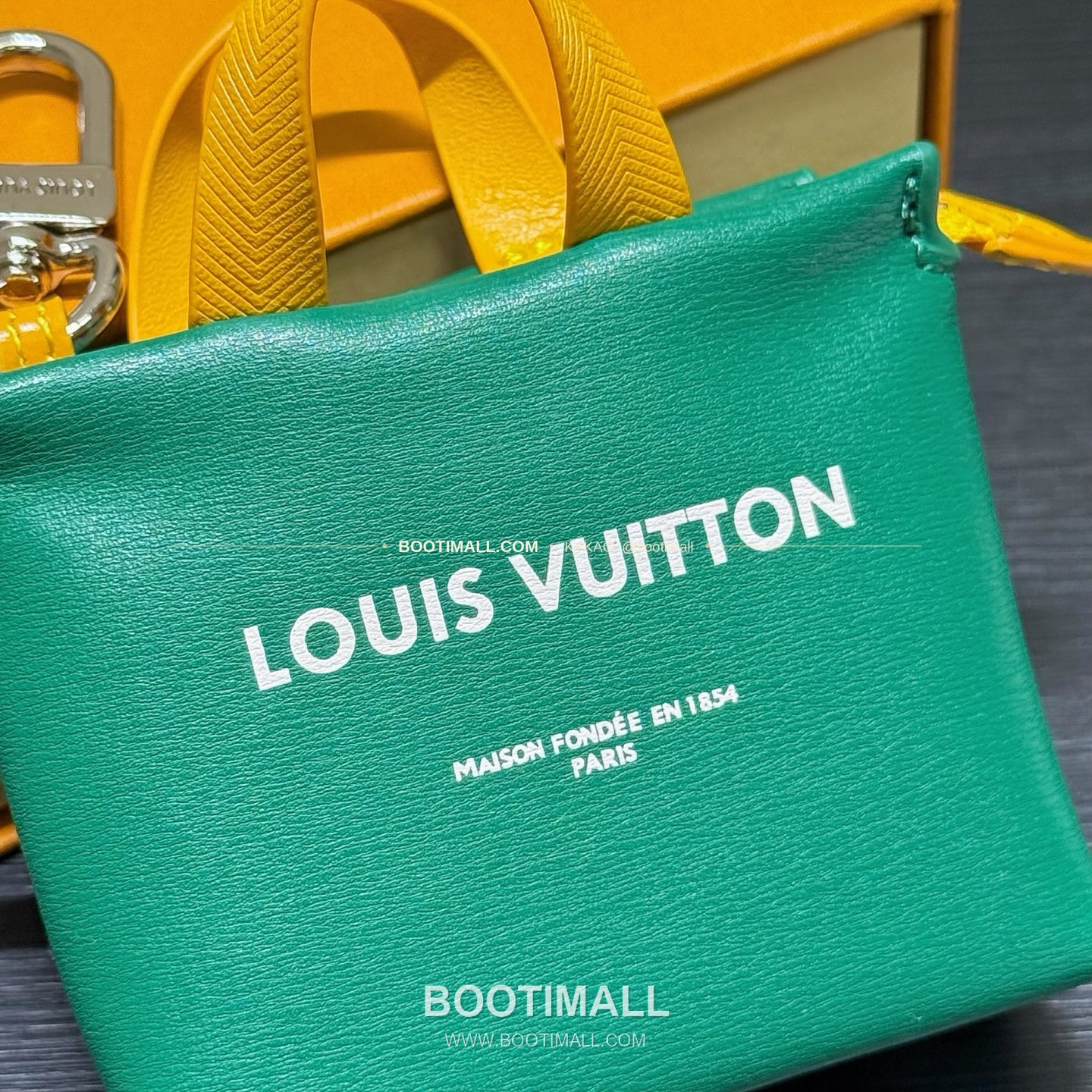루이비통 Mini Shopper 레더 로고 체인 참 Louis Vuitton Mini Shopper Leather Logo Chain Charm M02699 9cm 8