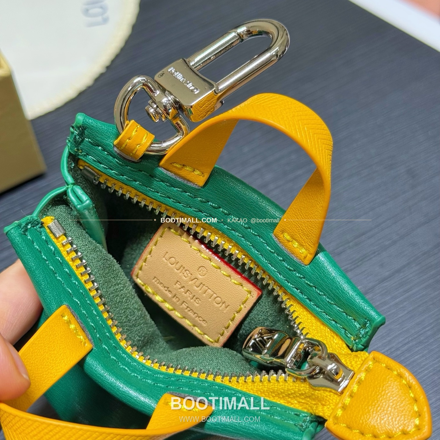 루이비통 Mini Shopper 레더 로고 체인 참 Louis Vuitton Mini Shopper Leather Logo Chain Charm M02699 9cm 9