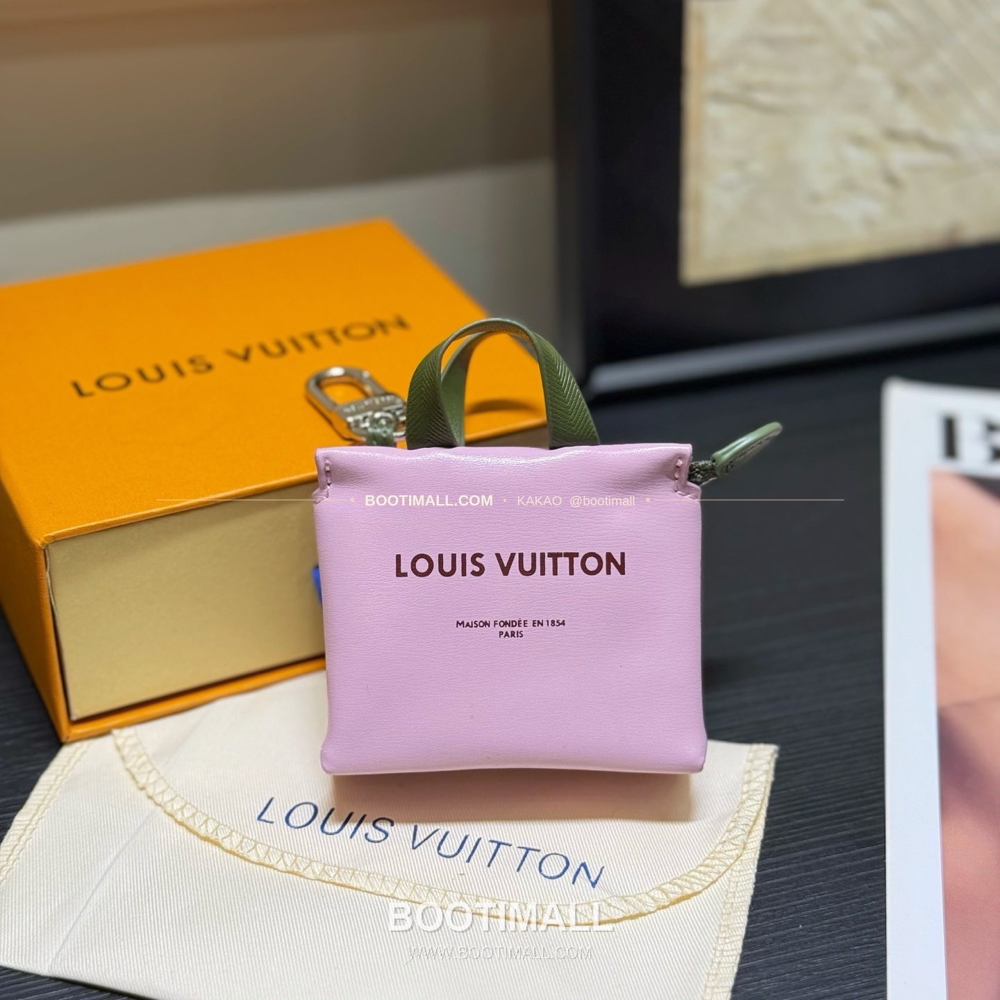 루이비통 Mini Shopper 레더 로고 체인 참 Louis Vuitton Mini Shopper Leather Logo Chain Charm M02699 9cm 2