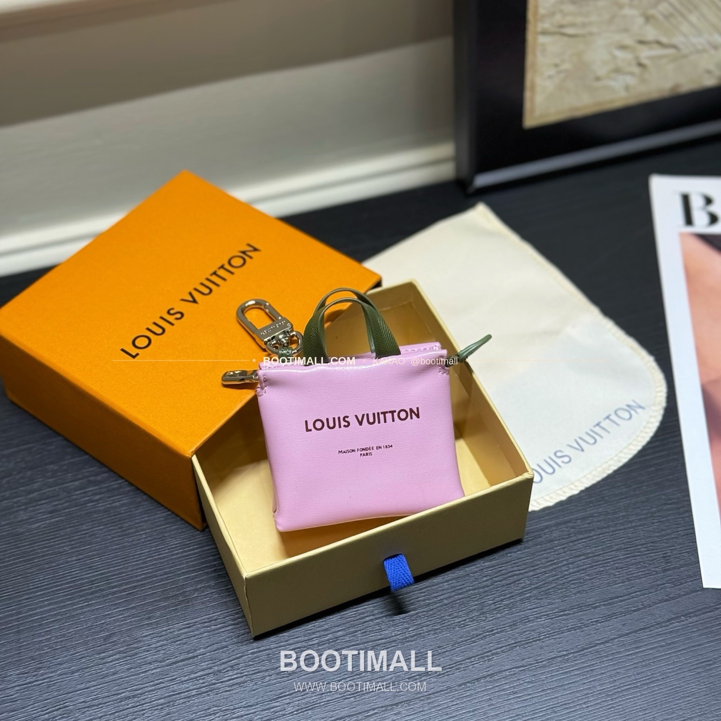 루이비통 Mini Shopper 레더 로고 체인 참 Louis Vuitton Mini Shopper Leather Logo Chain Charm M02699 9cm 3