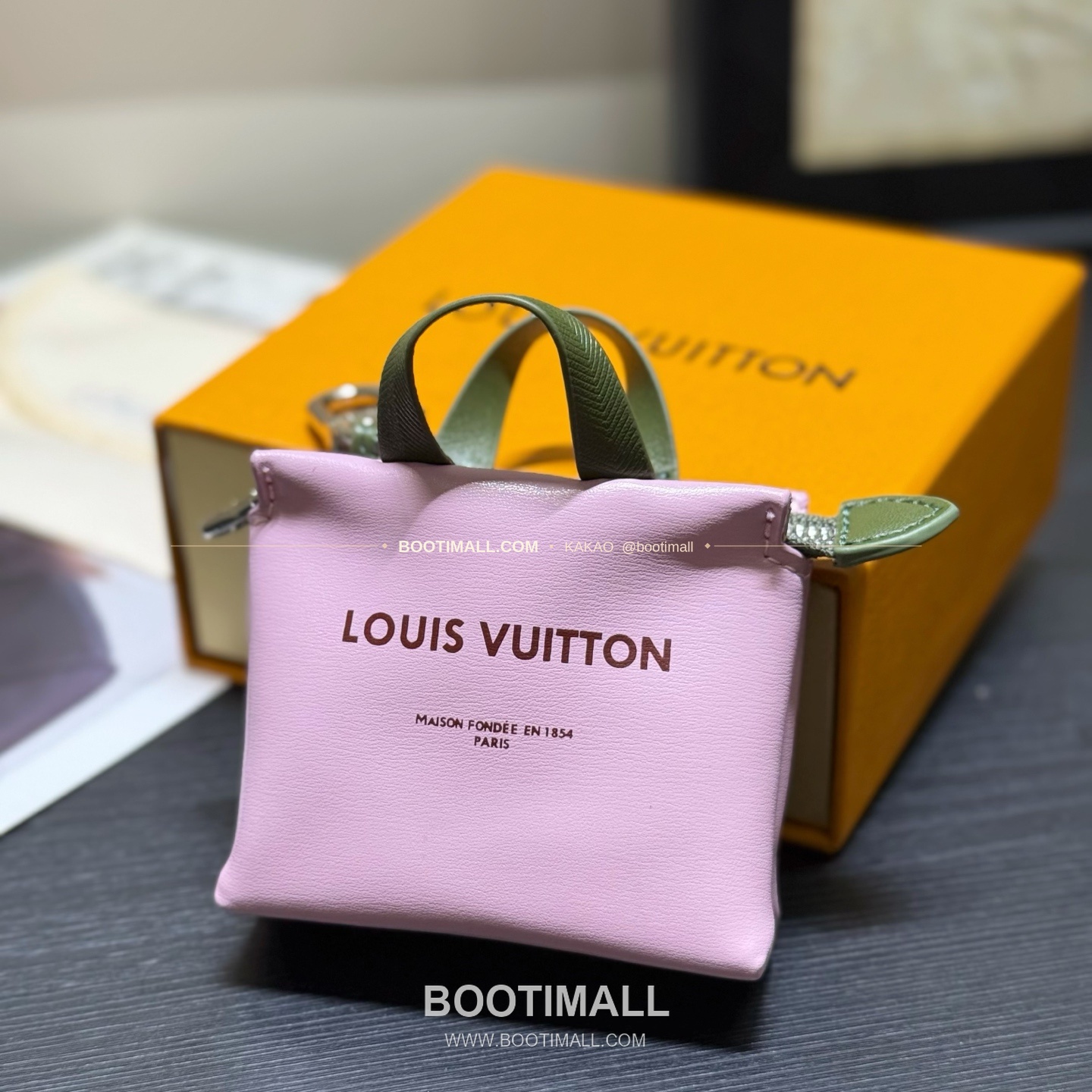 루이비통 Mini Shopper 레더 로고 체인 참 Louis Vuitton Mini Shopper Leather Logo Chain Charm M02699 9cm 4