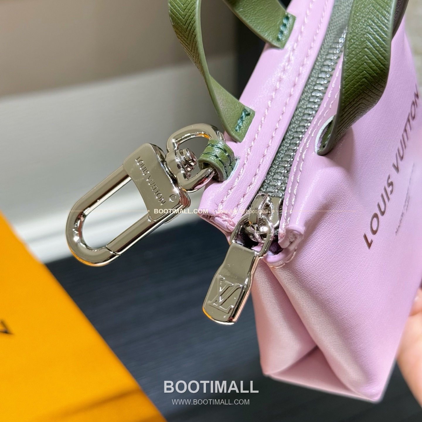 루이비통 Mini Shopper 레더 로고 체인 참 Louis Vuitton Mini Shopper Leather Logo Chain Charm M02699 9cm 8