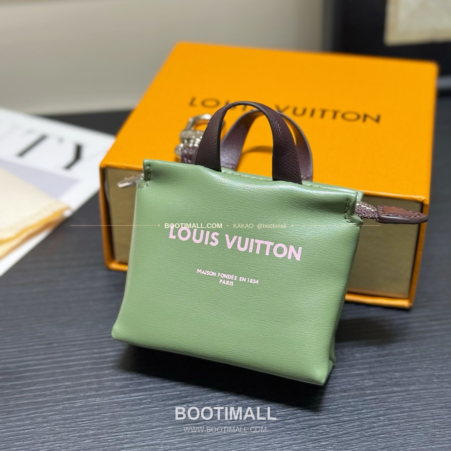 루이비통 Mini Shopper 레더 로고 체인 참 Louis Vuitton Mini Shopper Leather Logo Chain Charm M02699 9cm 4