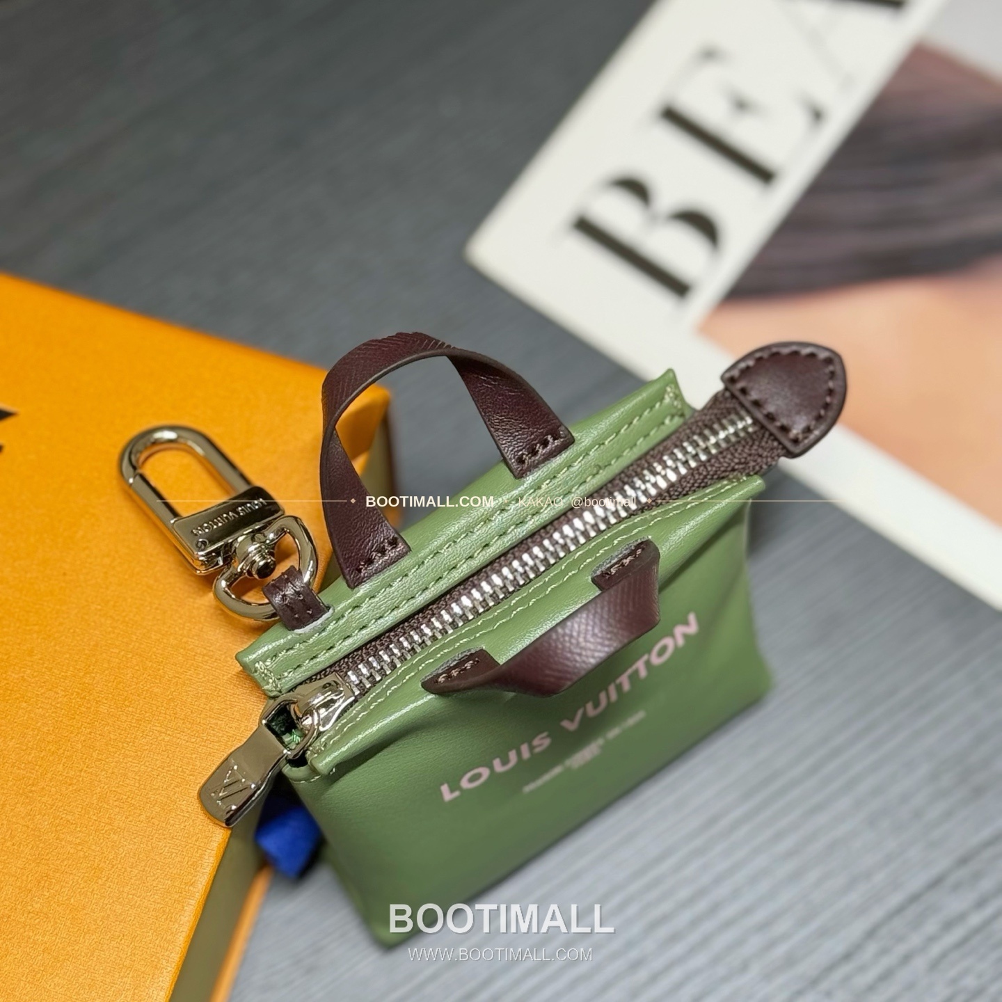 루이비통 Mini Shopper 레더 로고 체인 참 Louis Vuitton Mini Shopper Leather Logo Chain Charm M02699 9cm 8