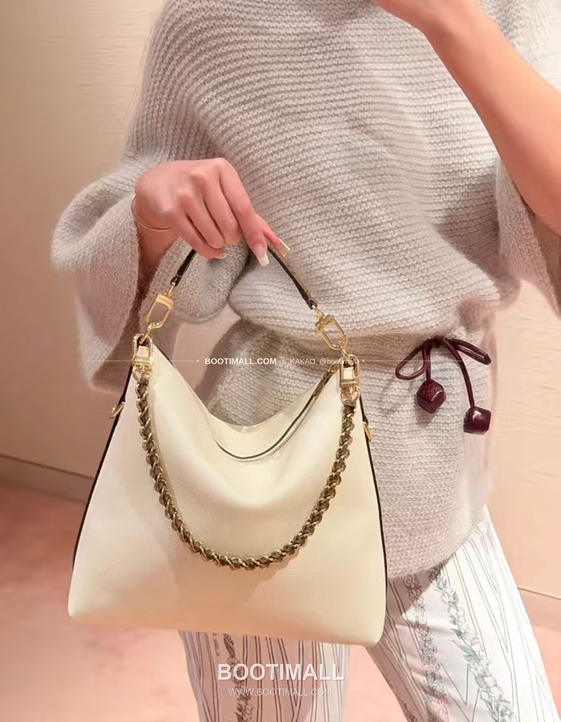 루이비통 Multipass 카프스킨 로고 화이트 숄더백 Louis Vuitton Multipass Fabric Logo White Shoulder Bag M29094 30cm 1
