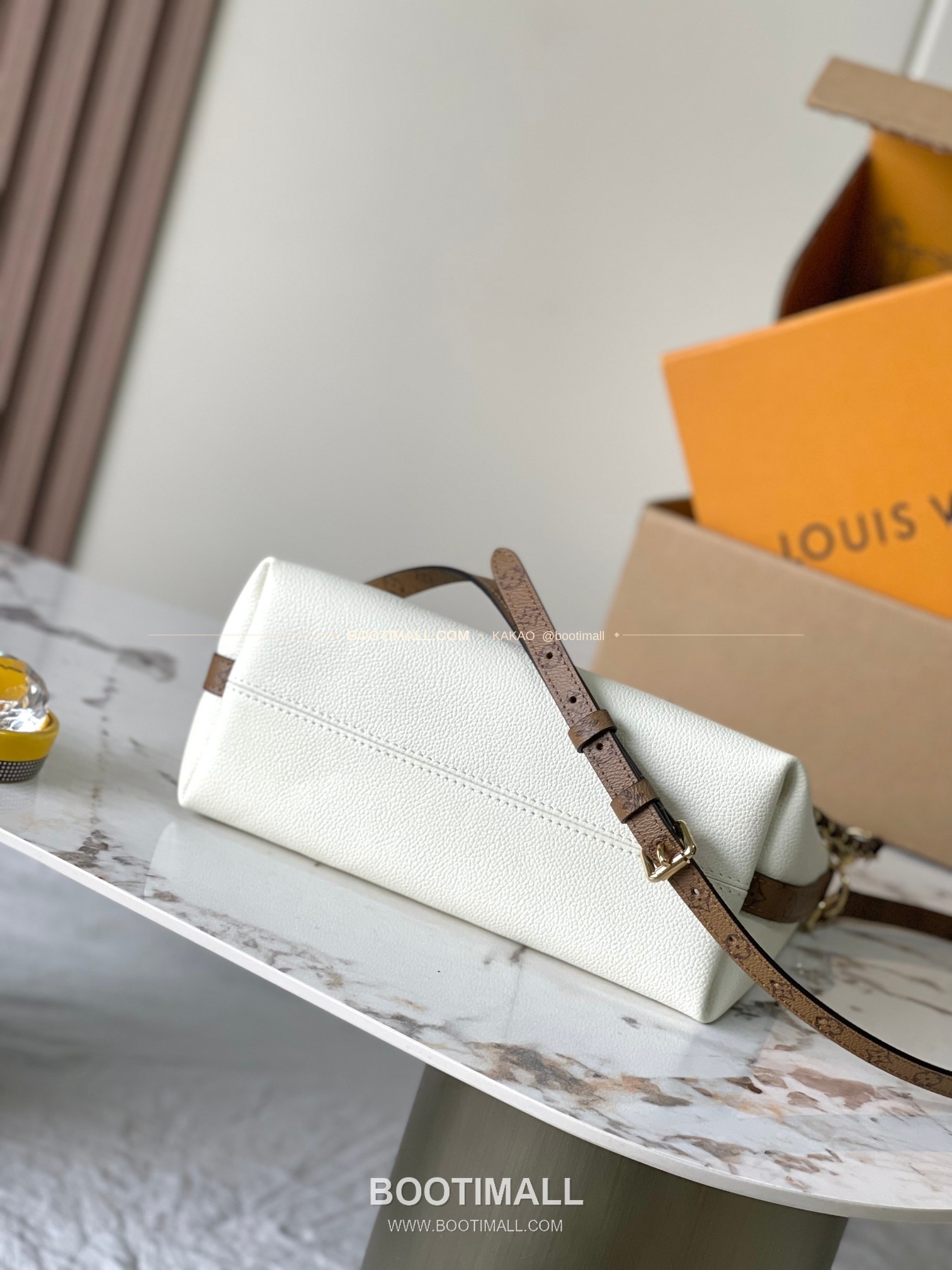 루이비통 Multipass 카프스킨 로고 화이트 숄더백 Louis Vuitton Multipass Fabric Logo White Shoulder Bag M29094 30cm 9