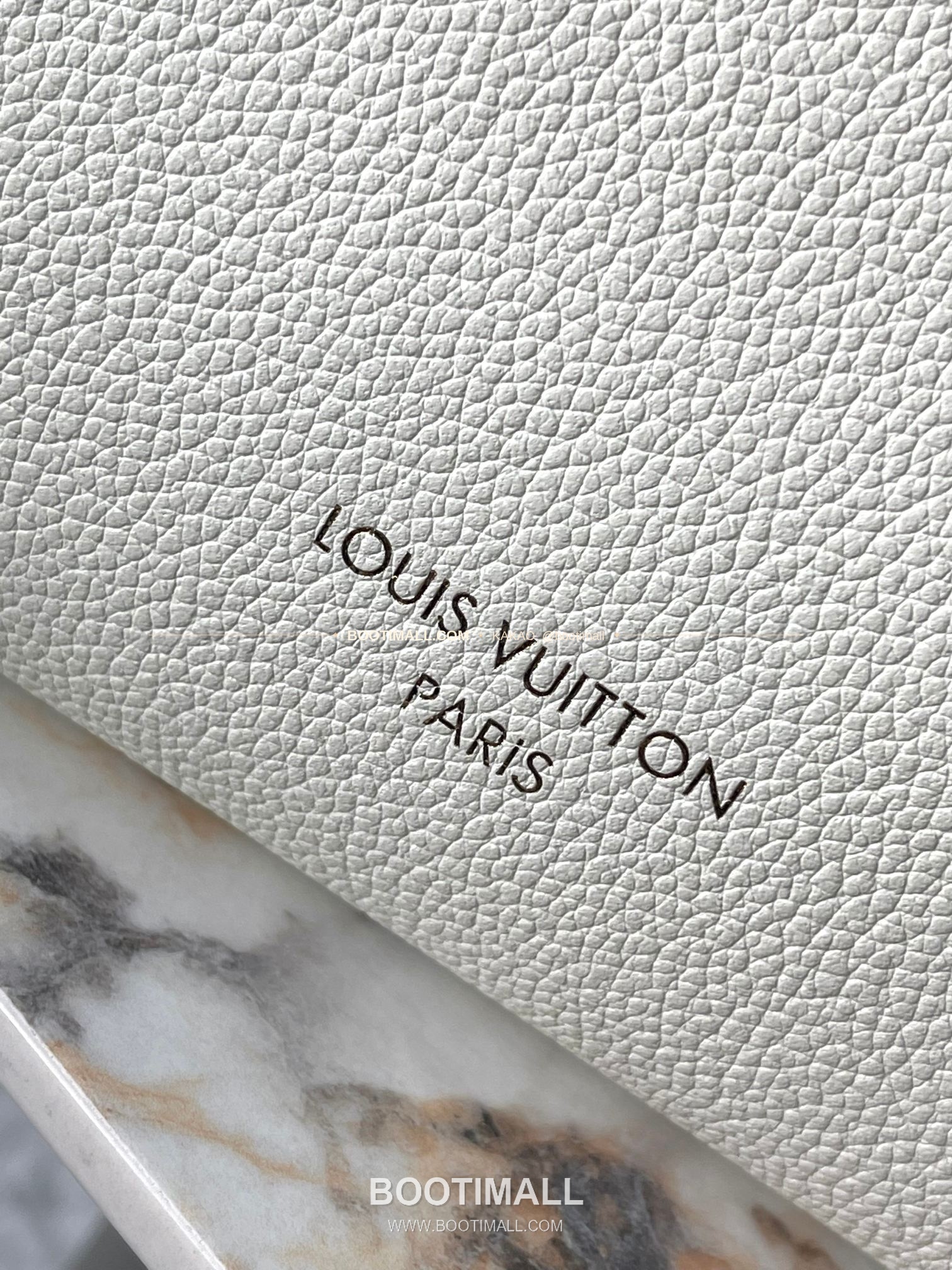 루이비통 Multipass 카프스킨 로고 화이트 숄더백 Louis Vuitton Multipass Fabric Logo White Shoulder Bag M29094 30cm 11