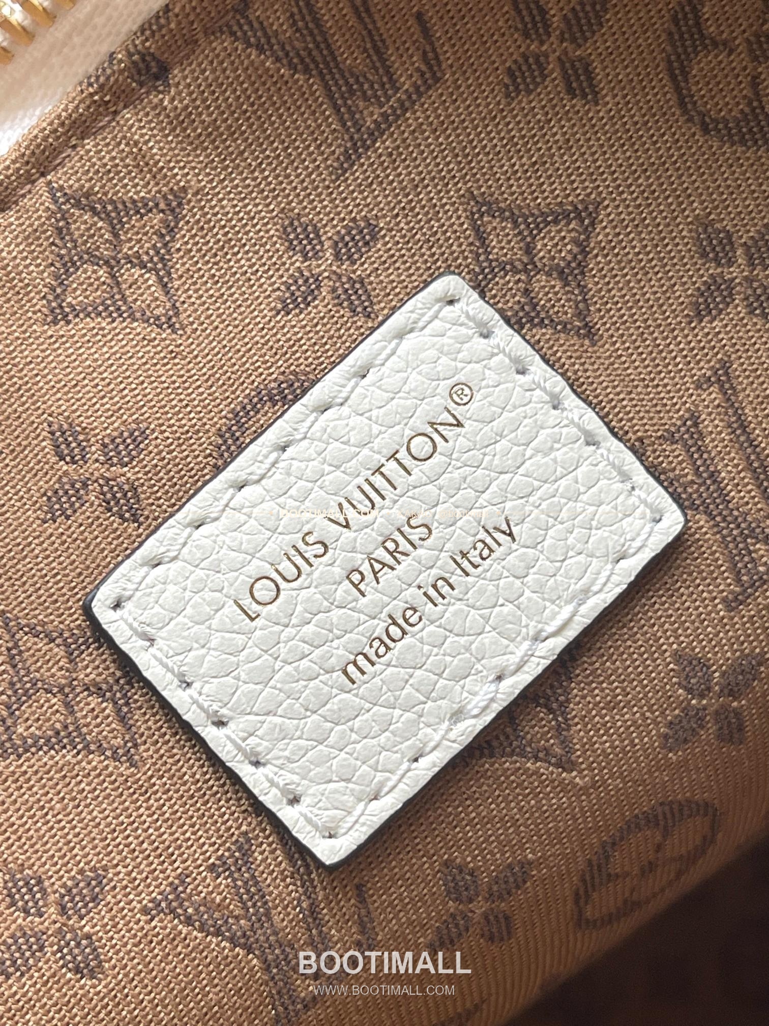 루이비통 Multipass 카프스킨 로고 화이트 숄더백 Louis Vuitton Multipass Fabric Logo White Shoulder Bag M29094 30cm 14