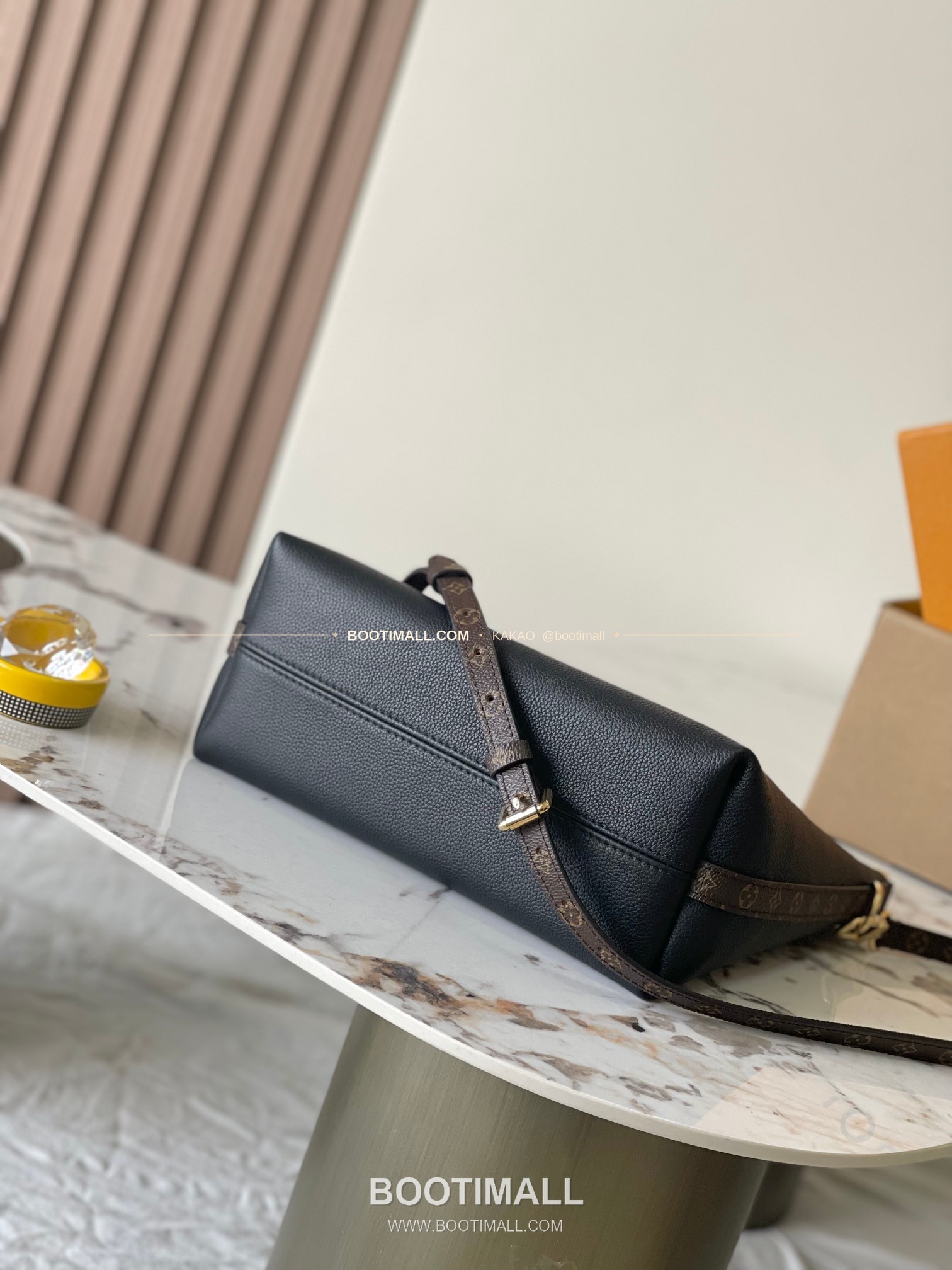 루이비통 Multipass 카프스킨 로고 블랙 숄더백 Louis Vuitton Multipass Calfskin Logo Black Shoulder Bag M29195 30cm 5