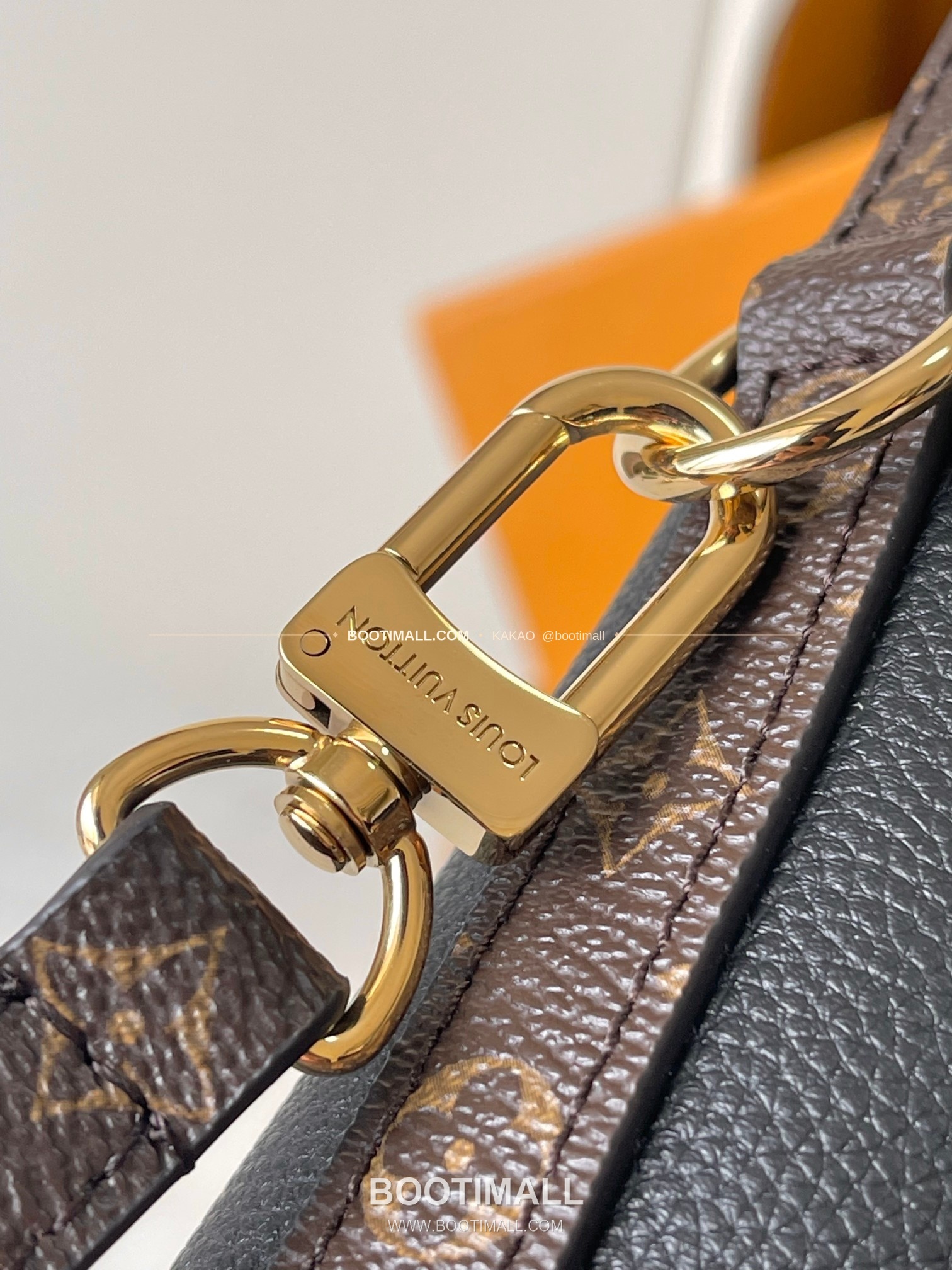 루이비통 Multipass 카프스킨 로고 블랙 숄더백 Louis Vuitton Multipass Calfskin Logo Black Shoulder Bag M29195 30cm 7