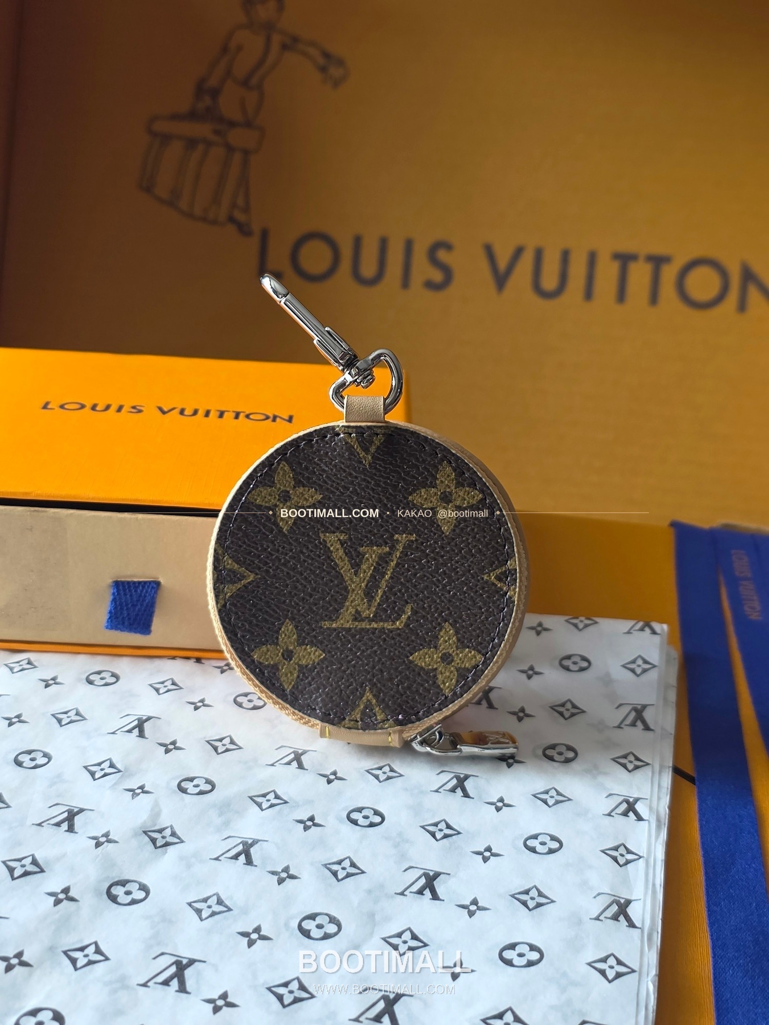 루이비통 V Donut 모노그램 캔버스 레더 체인 참 Louis Vuitton V Donut Monogram Canvas Leather Chain Charm M02549 12