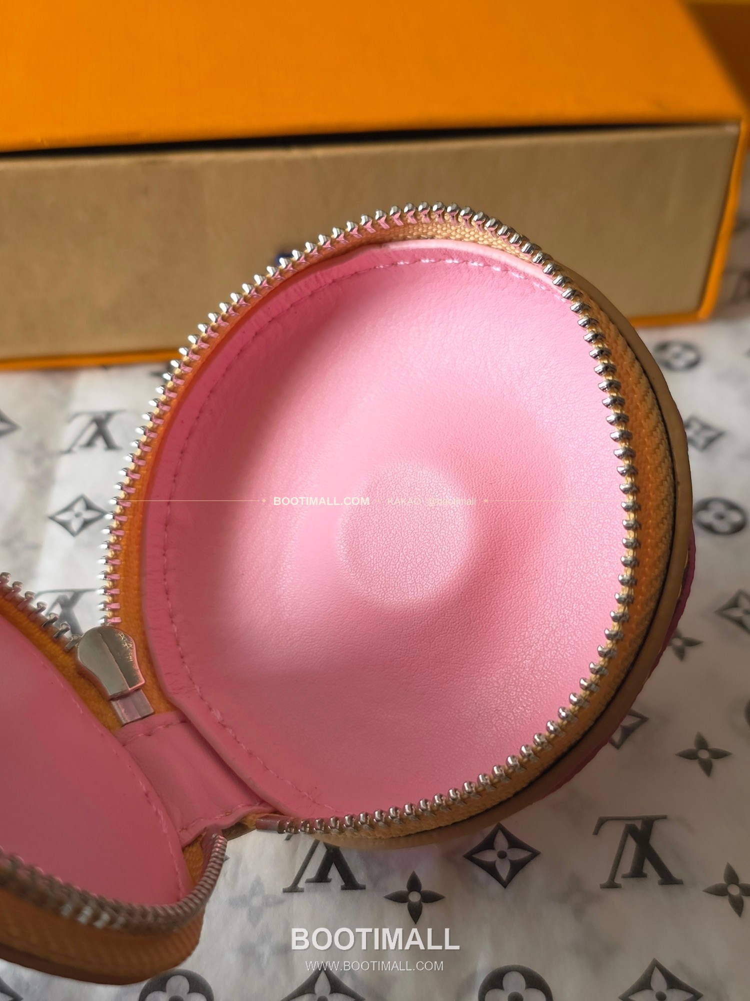 루이비통 V Donut 모노그램 캔버스 레더 체인 참 Louis Vuitton V Donut Monogram Canvas Leather Chain Charm M02549 17