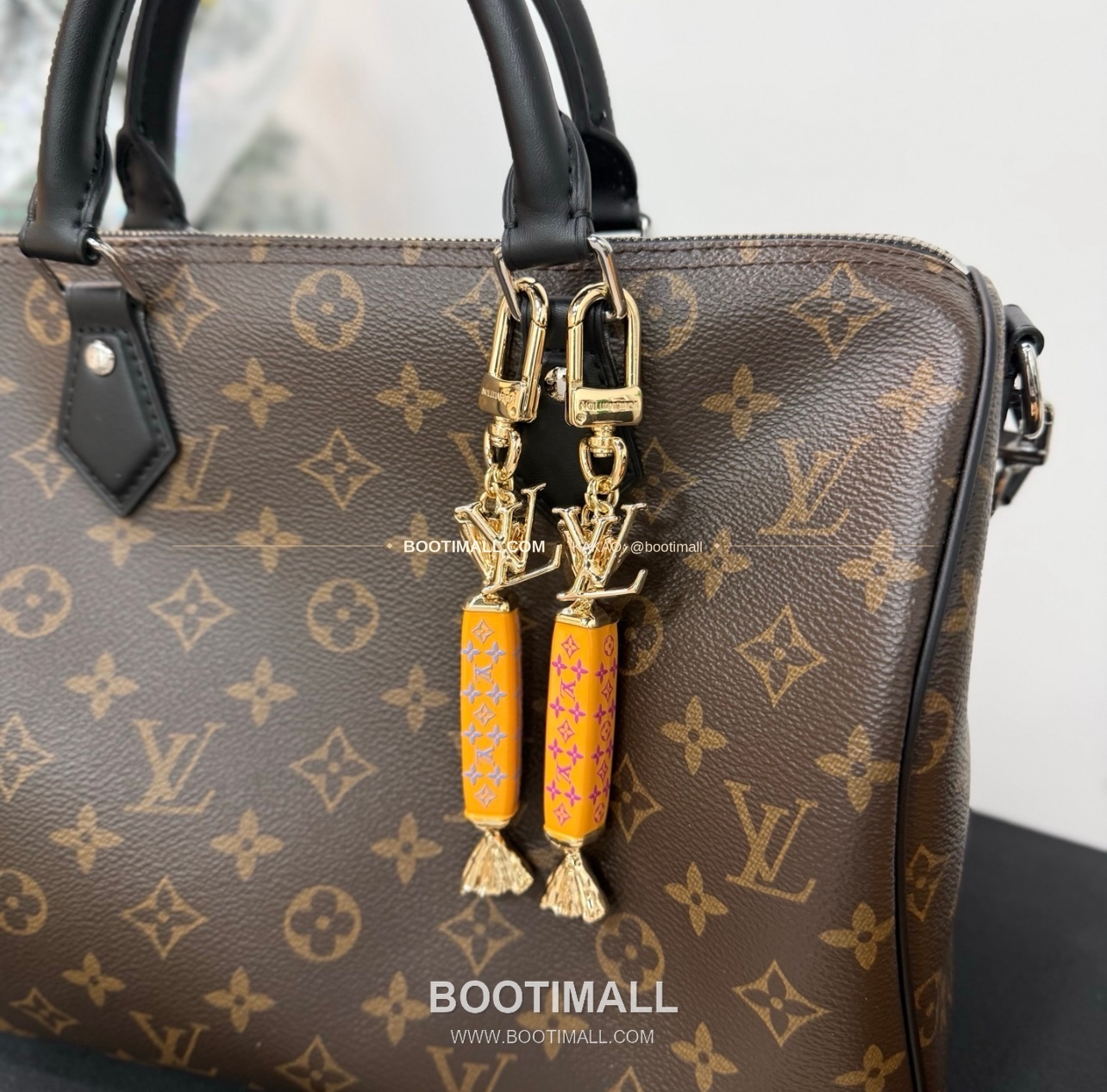 루이비통 LV Sweets 모노그램 캔버스 캔디 체인 참 Louis Vuitton LV Sweets Monogram Canvas Candy Chain Charm M02560 2
