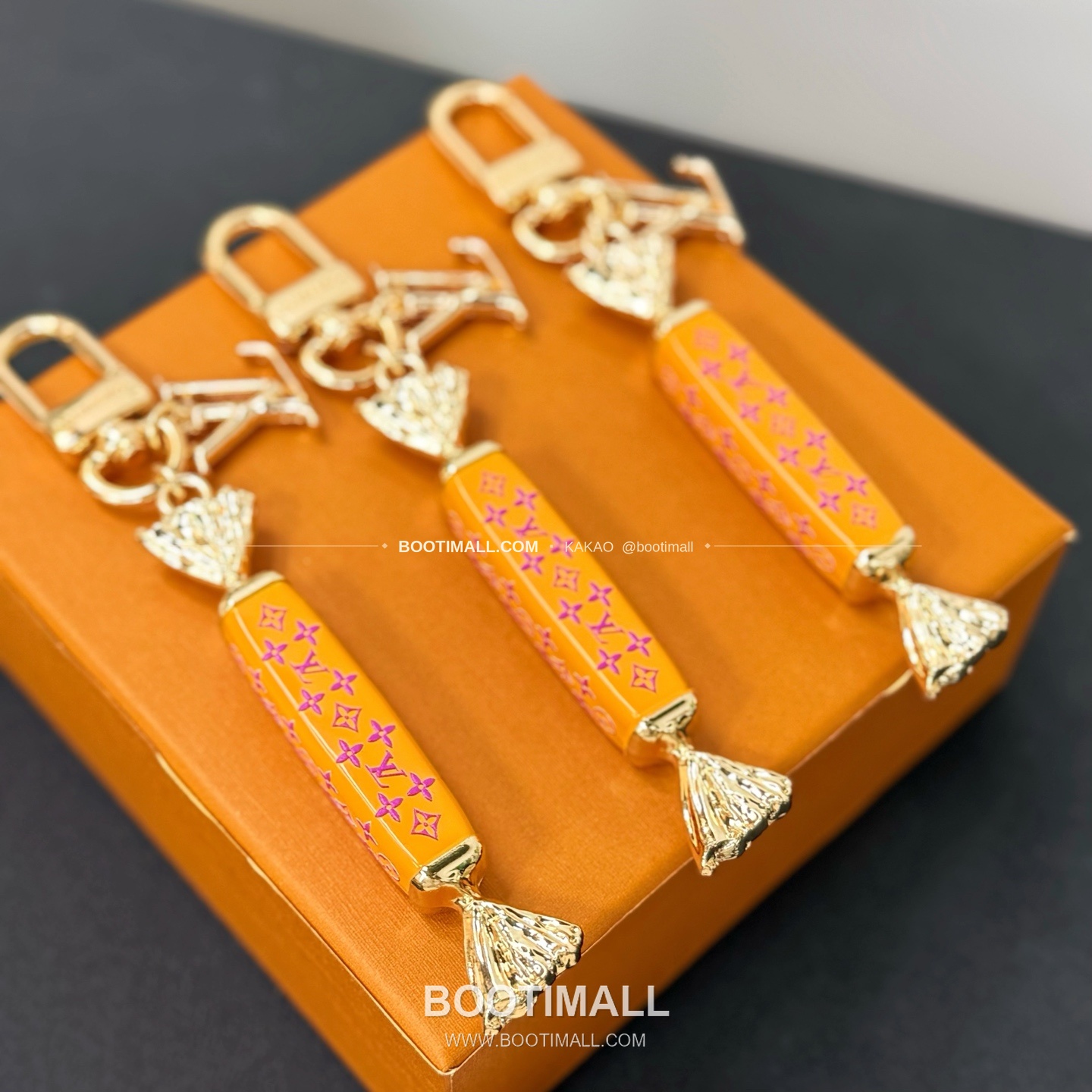 루이비통 LV Sweets 모노그램 캔버스 캔디 체인 참 Louis Vuitton LV Sweets Monogram Canvas Candy Chain Charm M02560 11