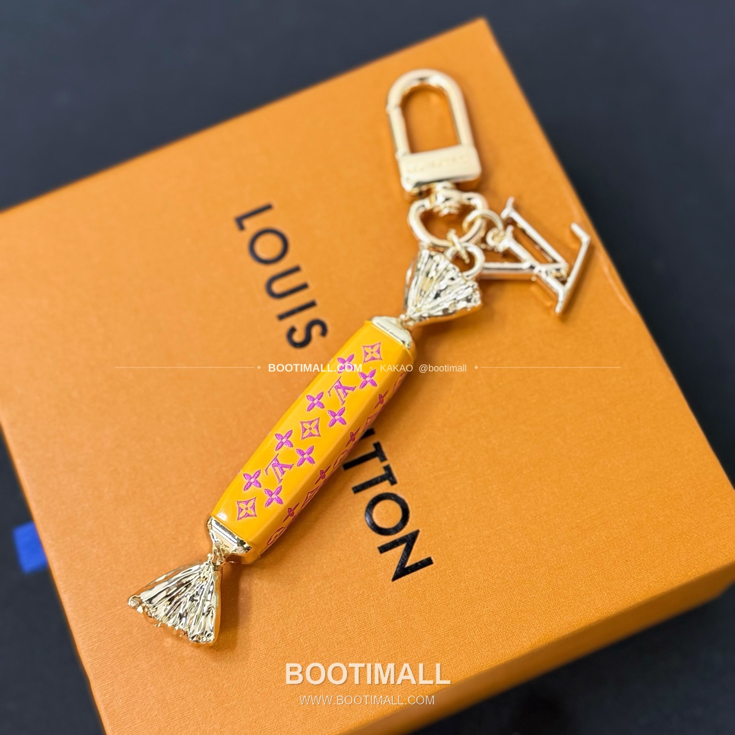 루이비통 LV Sweets 모노그램 캔버스 캔디 체인 참 Louis Vuitton LV Sweets Monogram Canvas Candy Chain Charm M02560 12