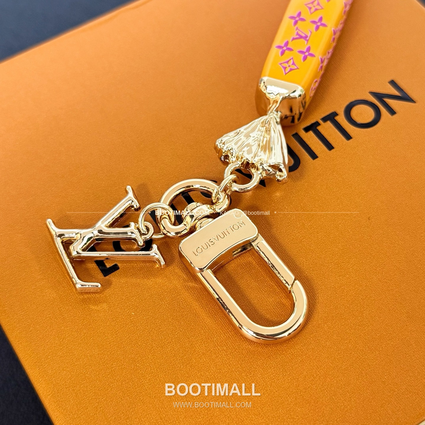 루이비통 LV Sweets 모노그램 캔버스 캔디 체인 참 Louis Vuitton LV Sweets Monogram Canvas Candy Chain Charm M02560 13