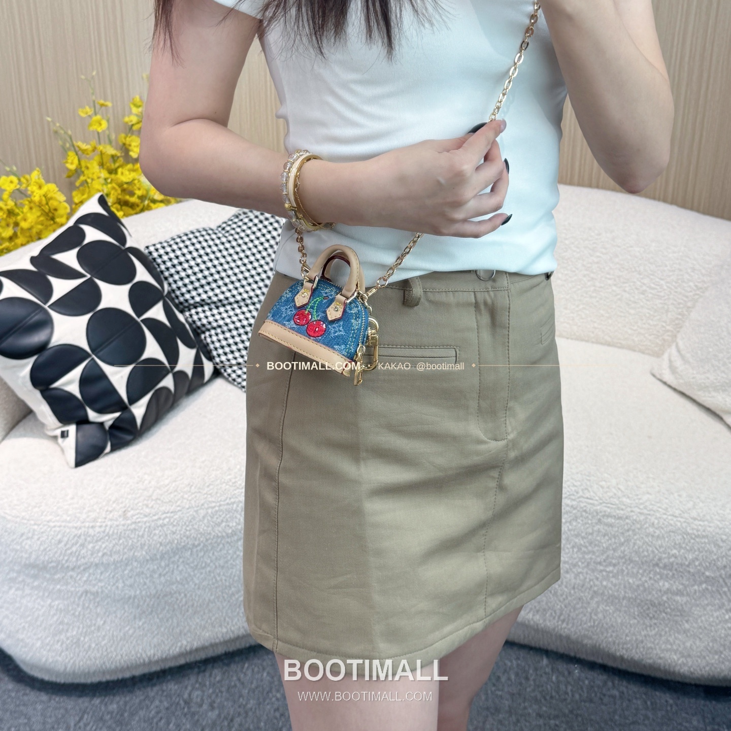 루이비통 Micro Alma Vernis 모노그램 페이턴트 레더 체인 참 Louis Vuitton Micro Alma Vernis Monogram Patent Leather Chain Charm M02570 5