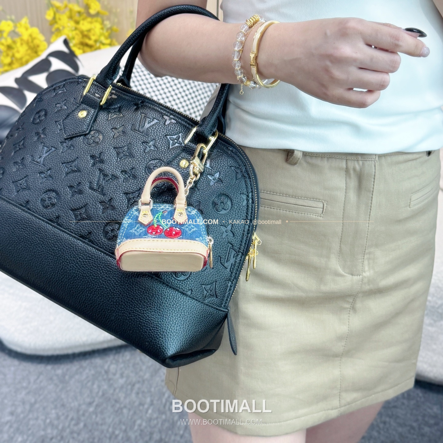 루이비통 Micro Alma Vernis 모노그램 페이턴트 레더 체인 참 Louis Vuitton Micro Alma Vernis Monogram Patent Leather Chain Charm M02570 7